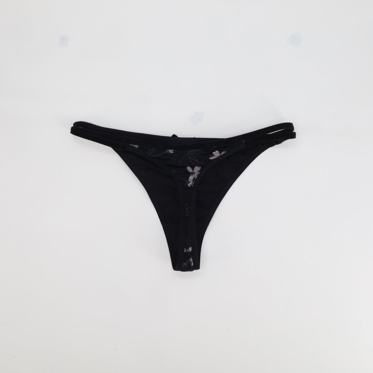 String SHE Noir