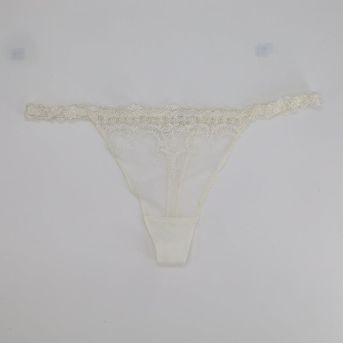 String Lise Charmel Blanc