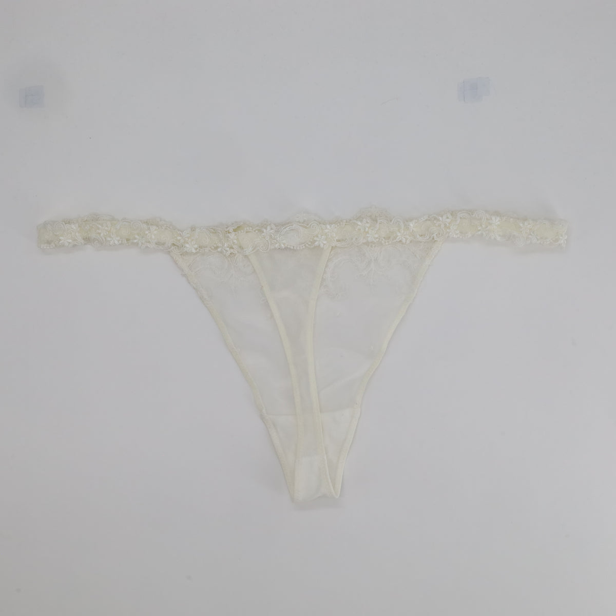 String Lise Charmel Blanc