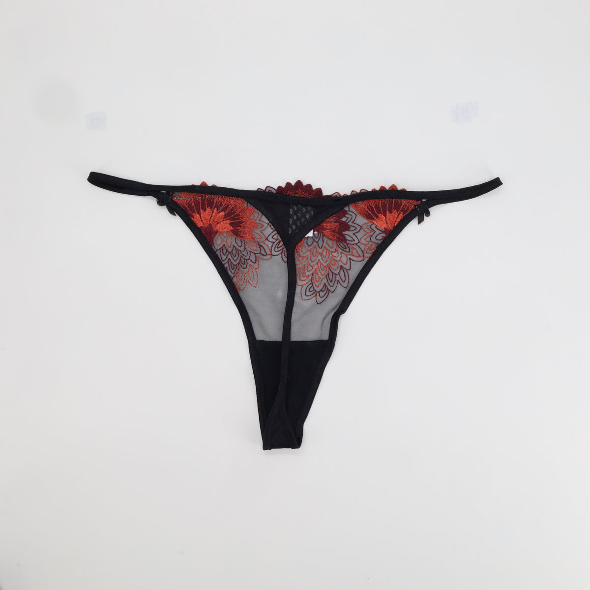 String Tout Simplement Noir
