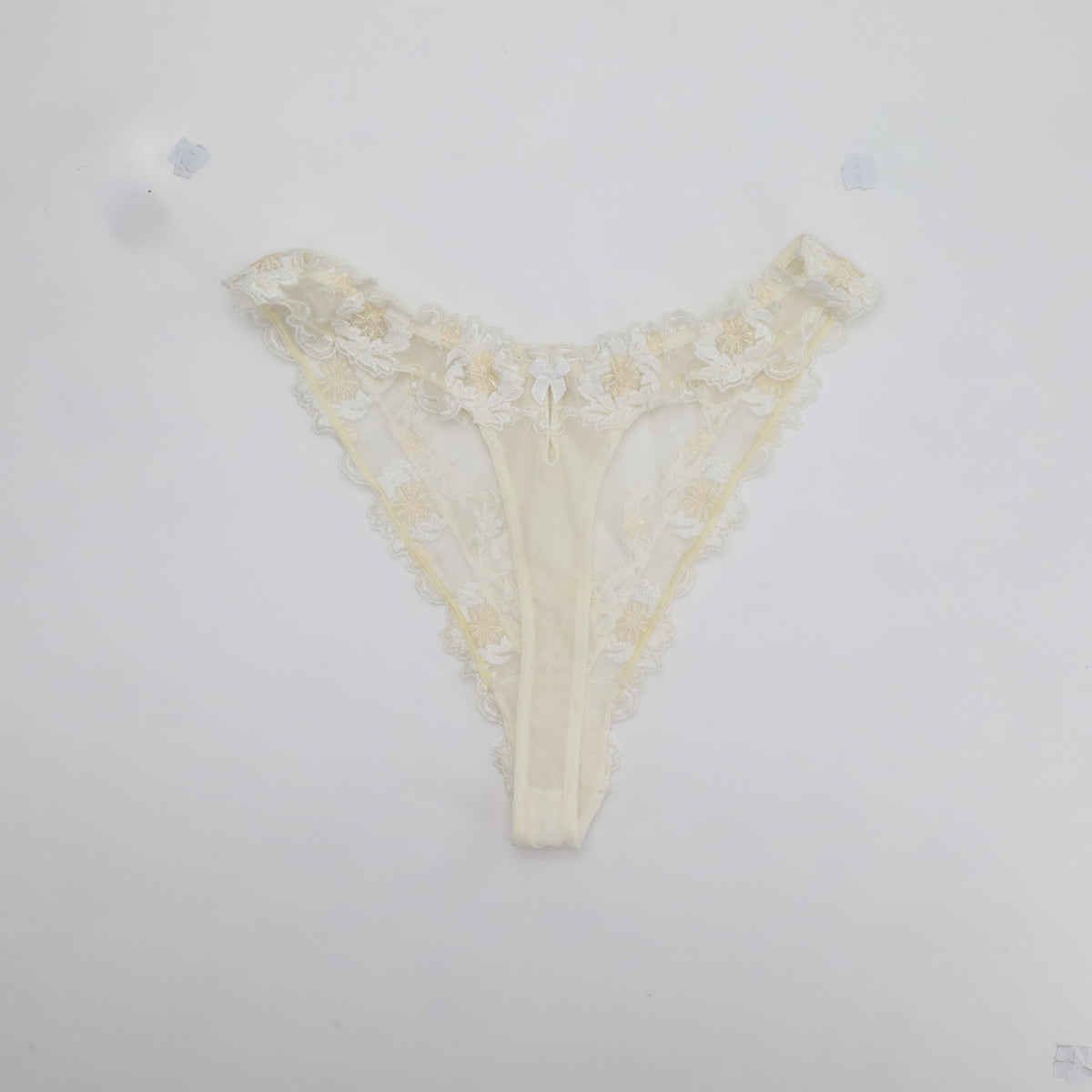 String Lise Charmel Blanc
