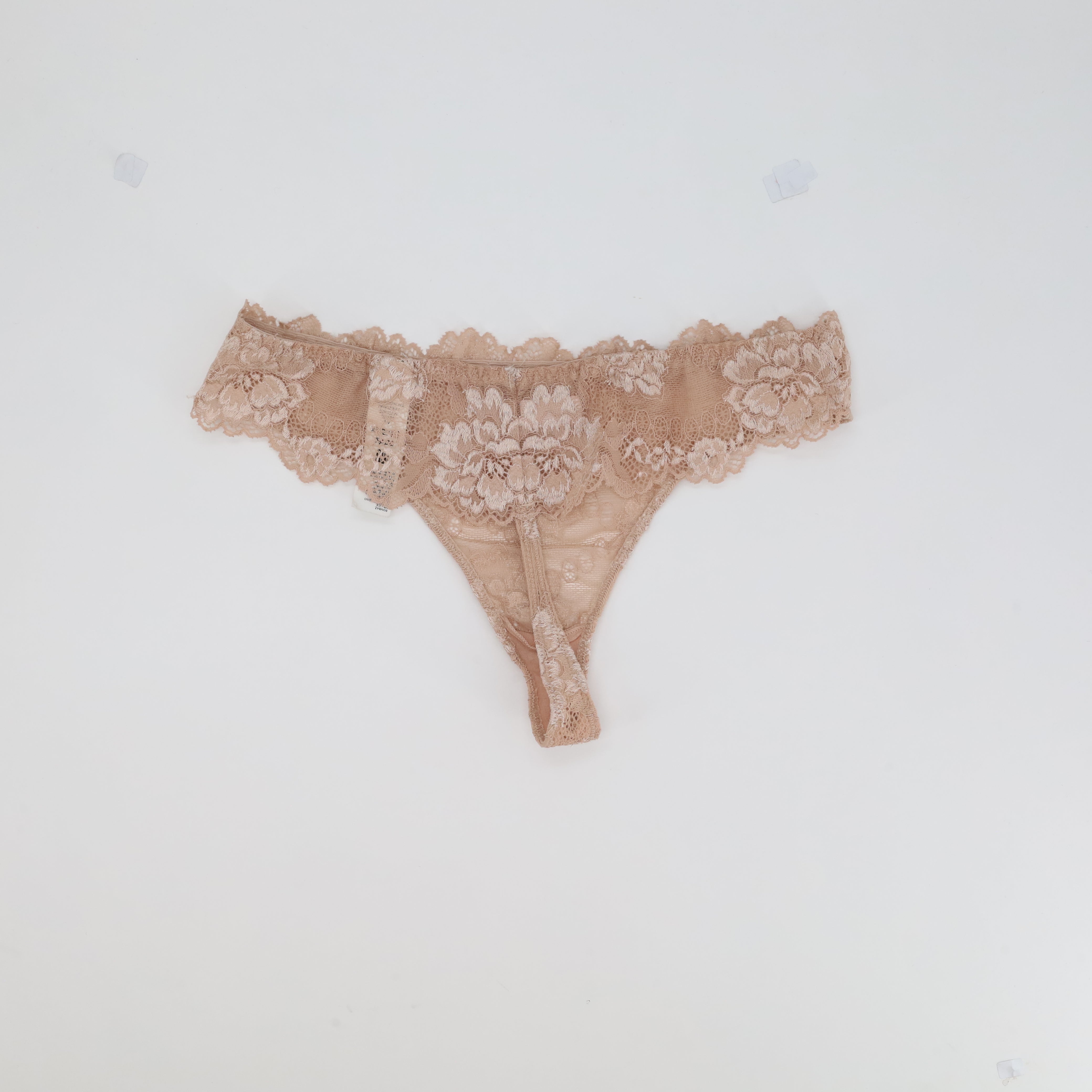 String Lormar Beige