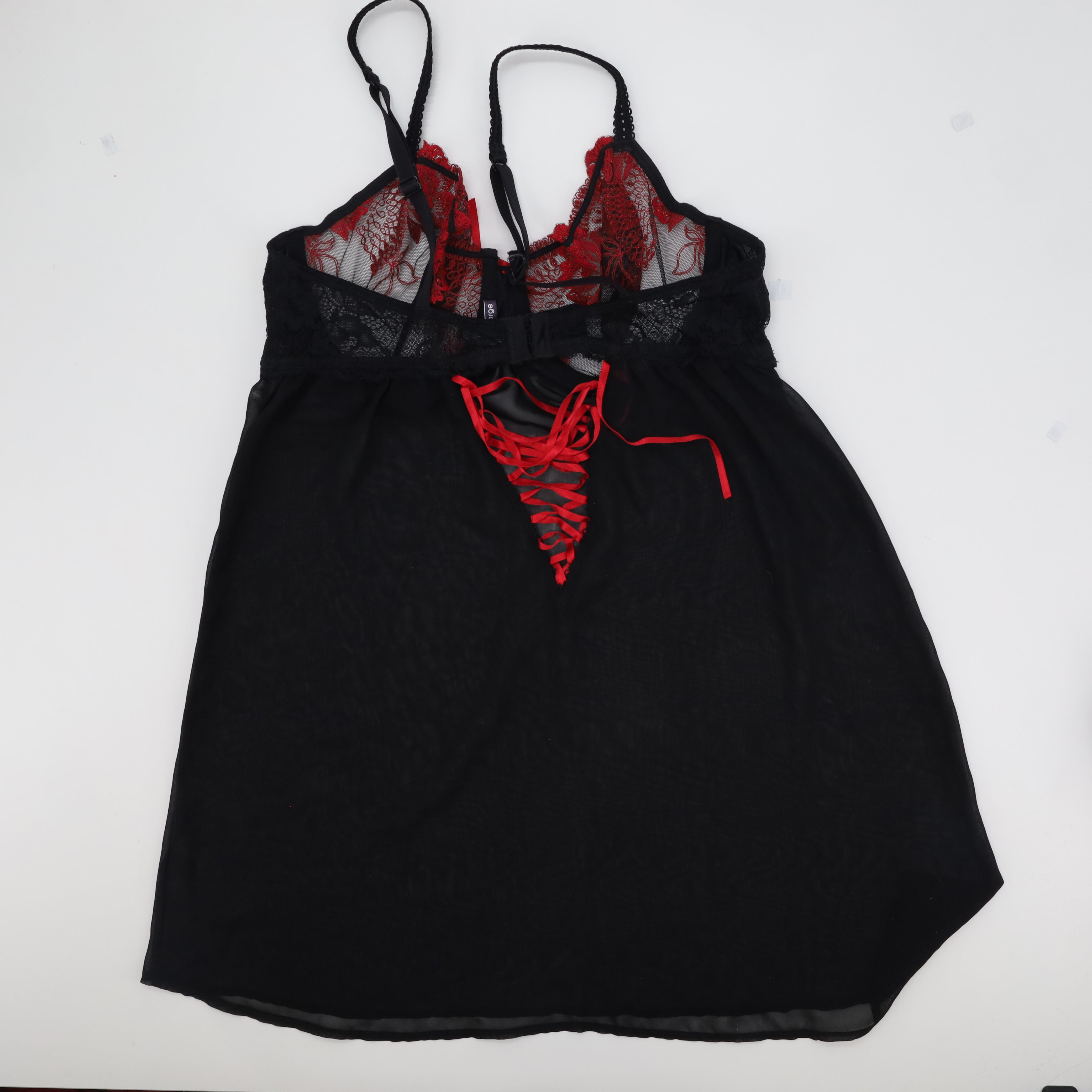 Nuisette RougeGorge Noir