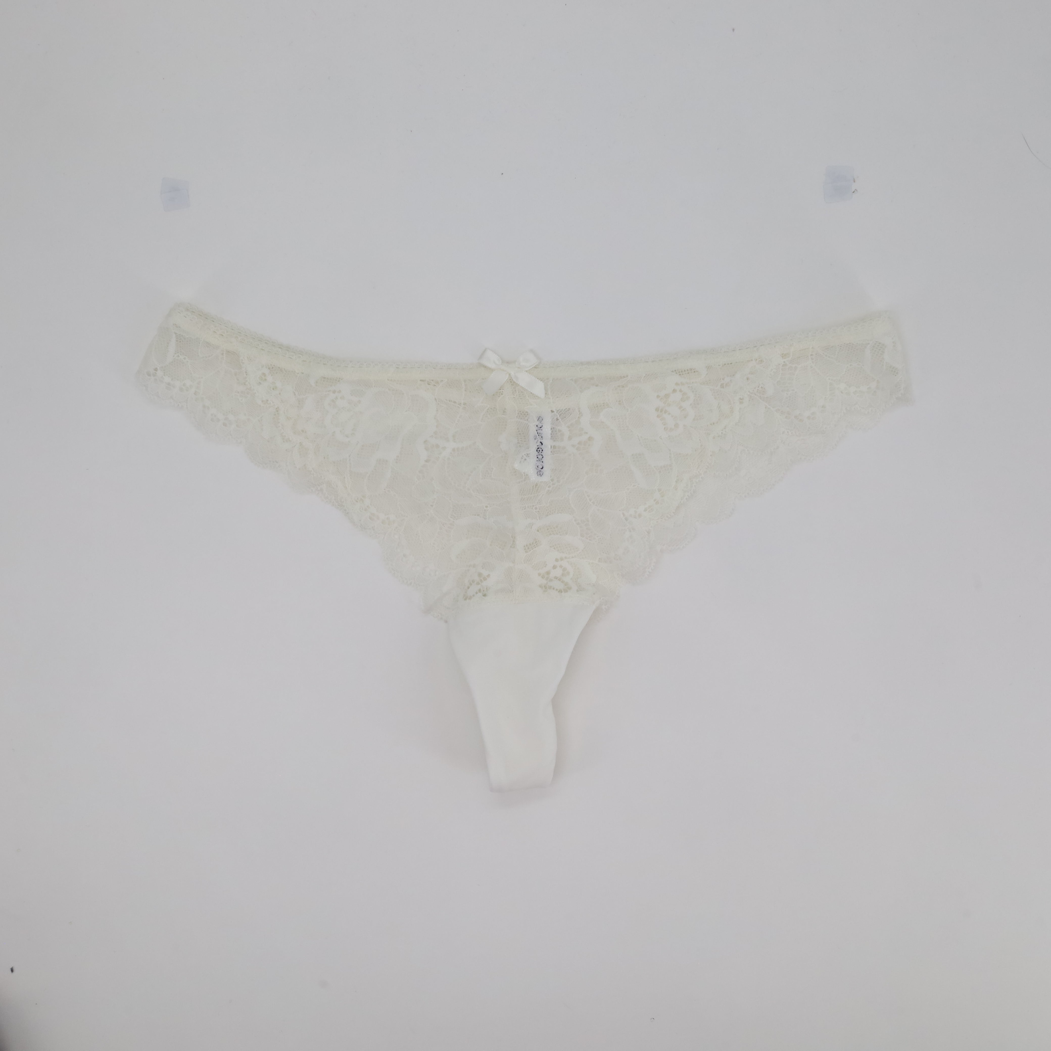 String RougeGorge Blanc