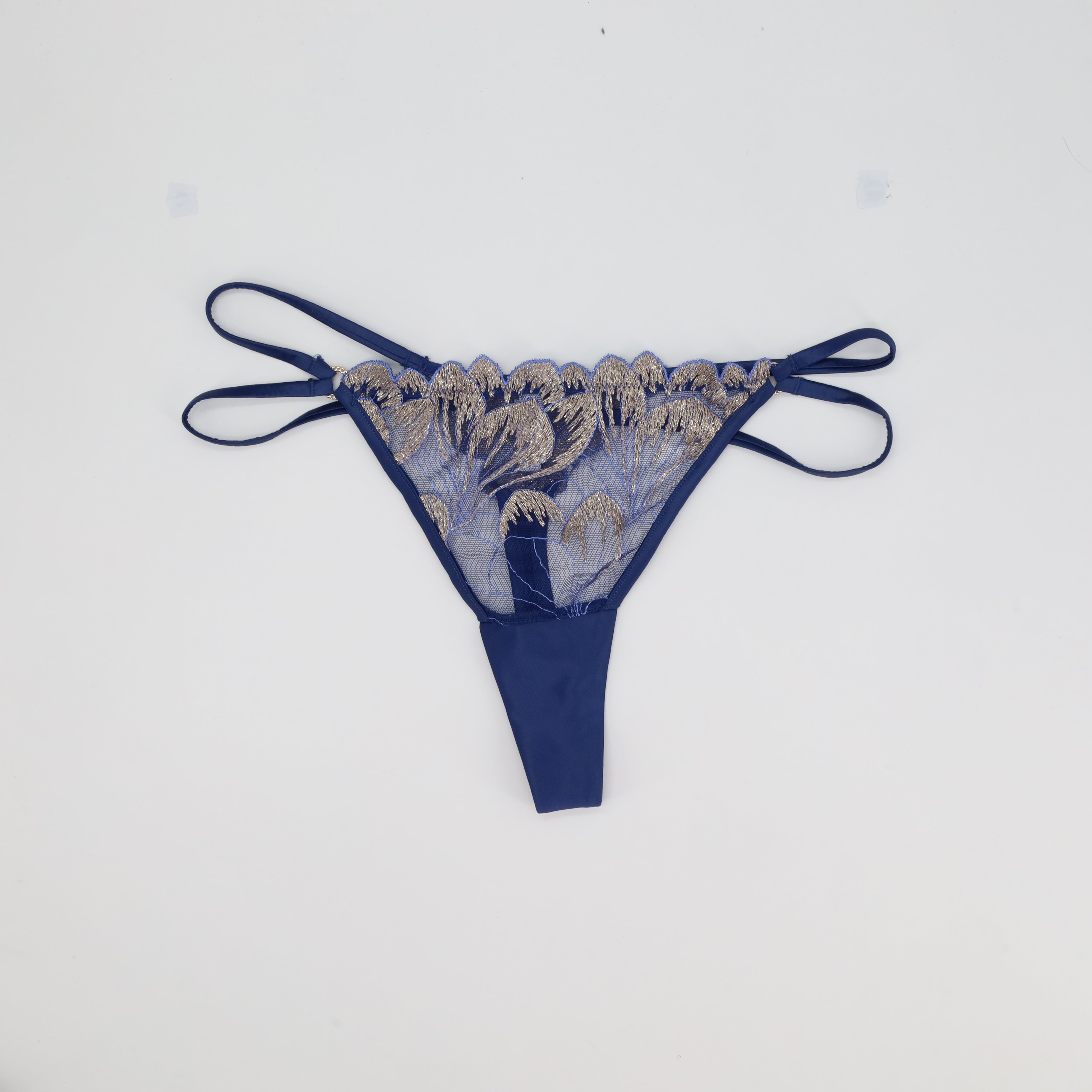 String RougeGorge Bleu