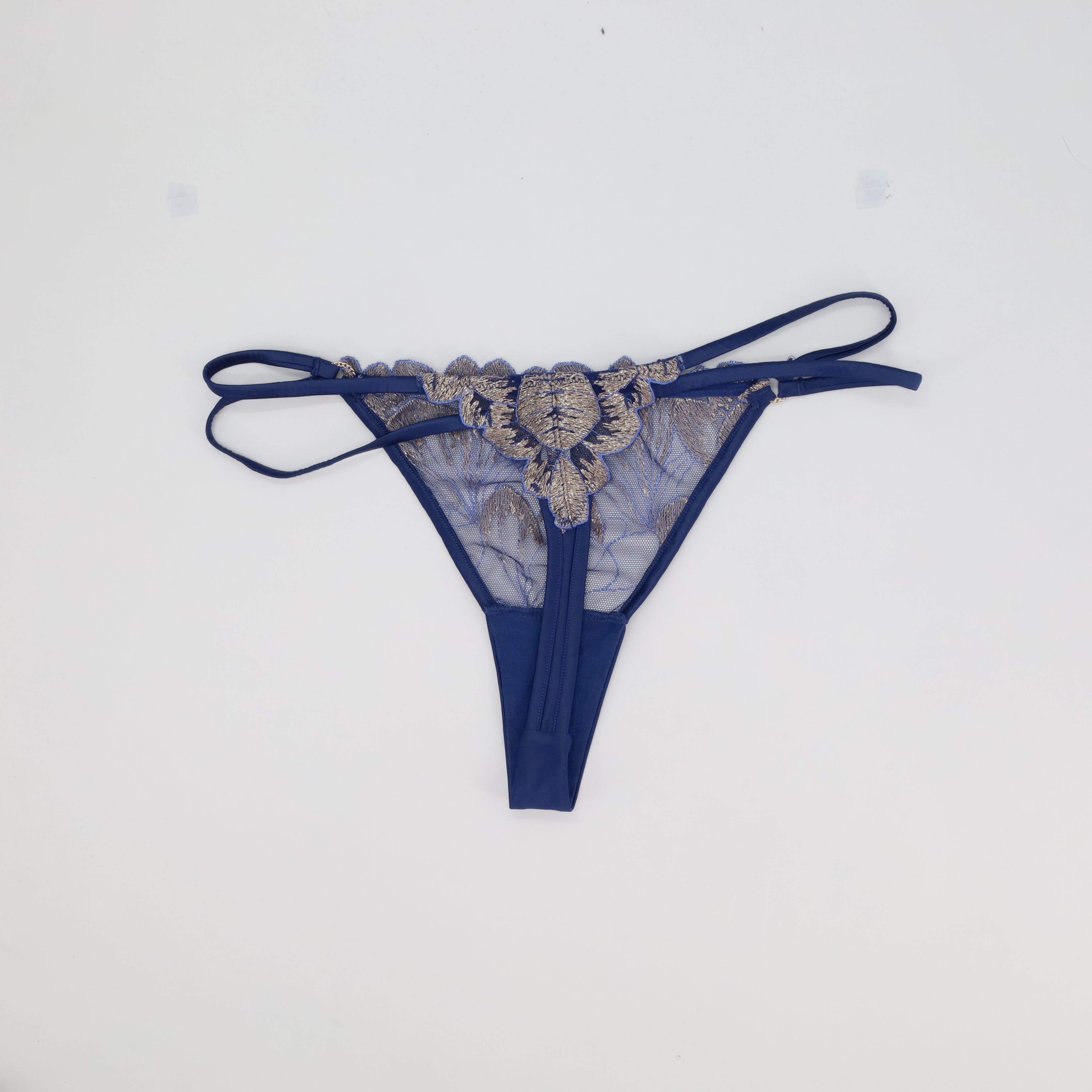 String RougeGorge Bleu