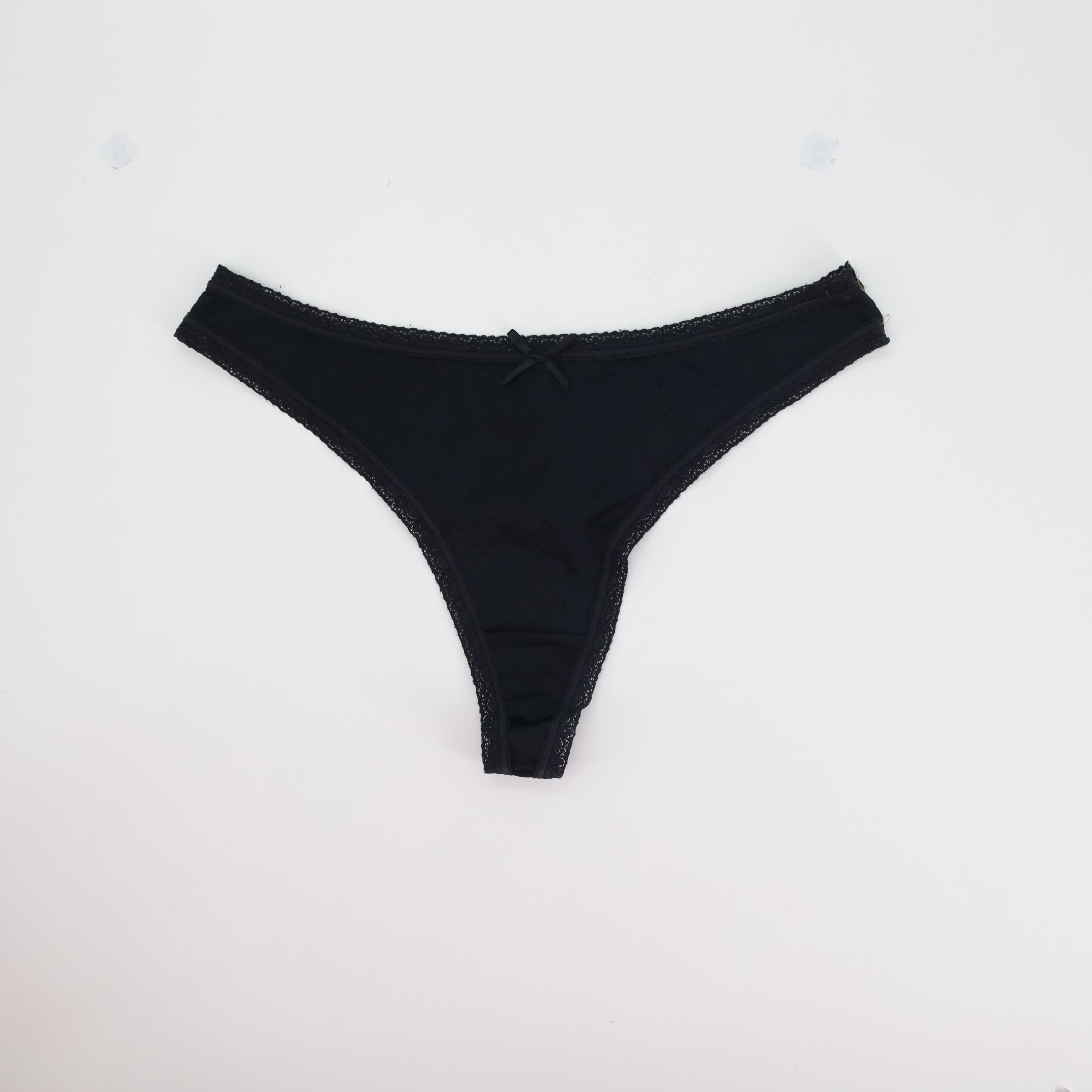 String Miss Helen Noir