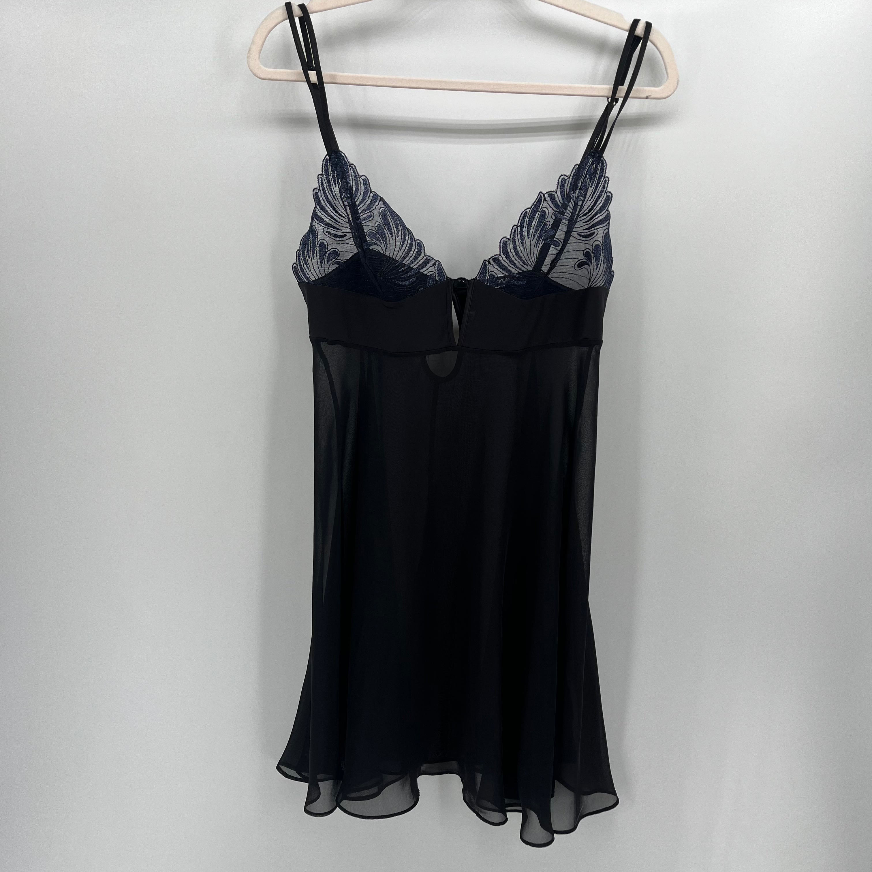 Nuisette RougeGorge Noir