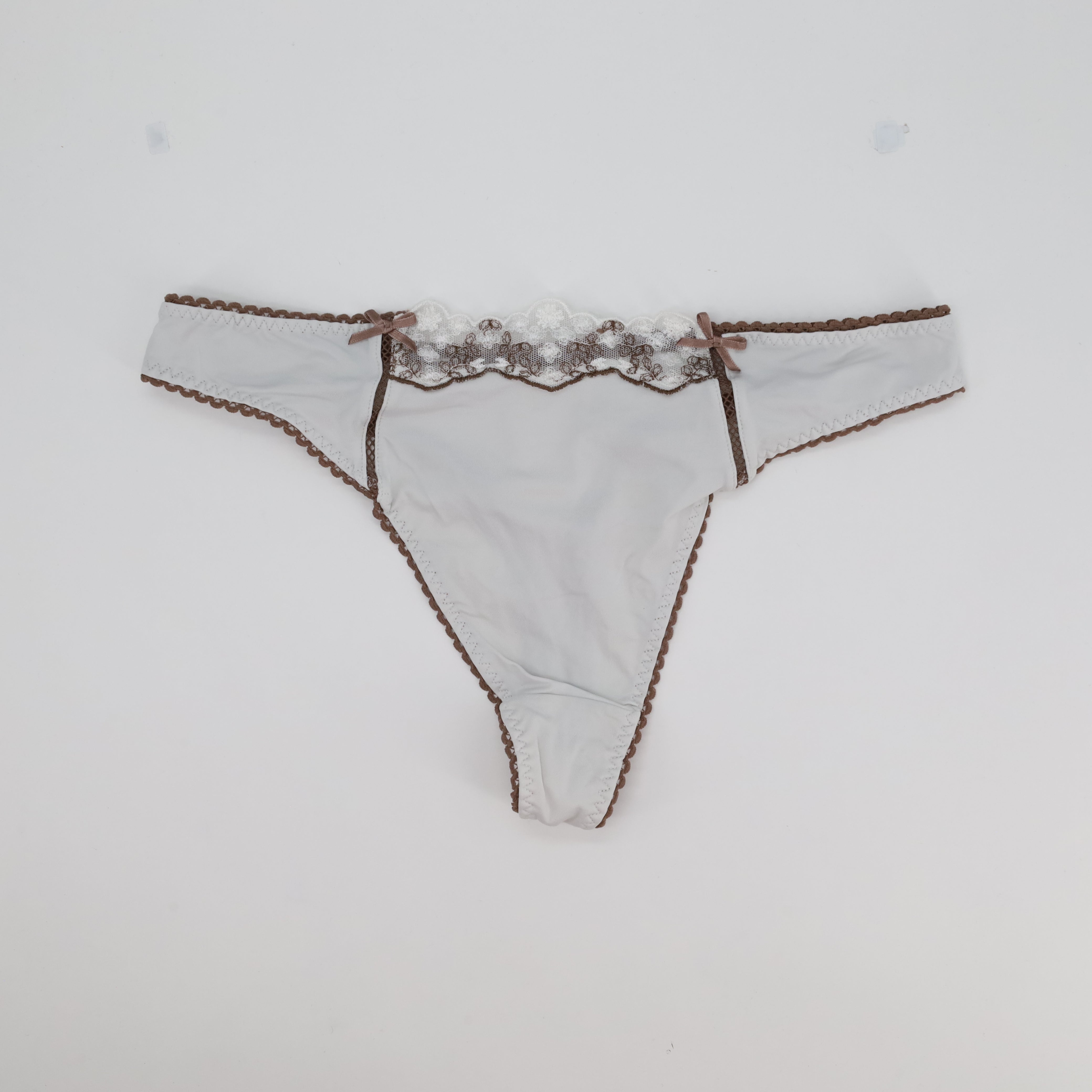 String Blanc