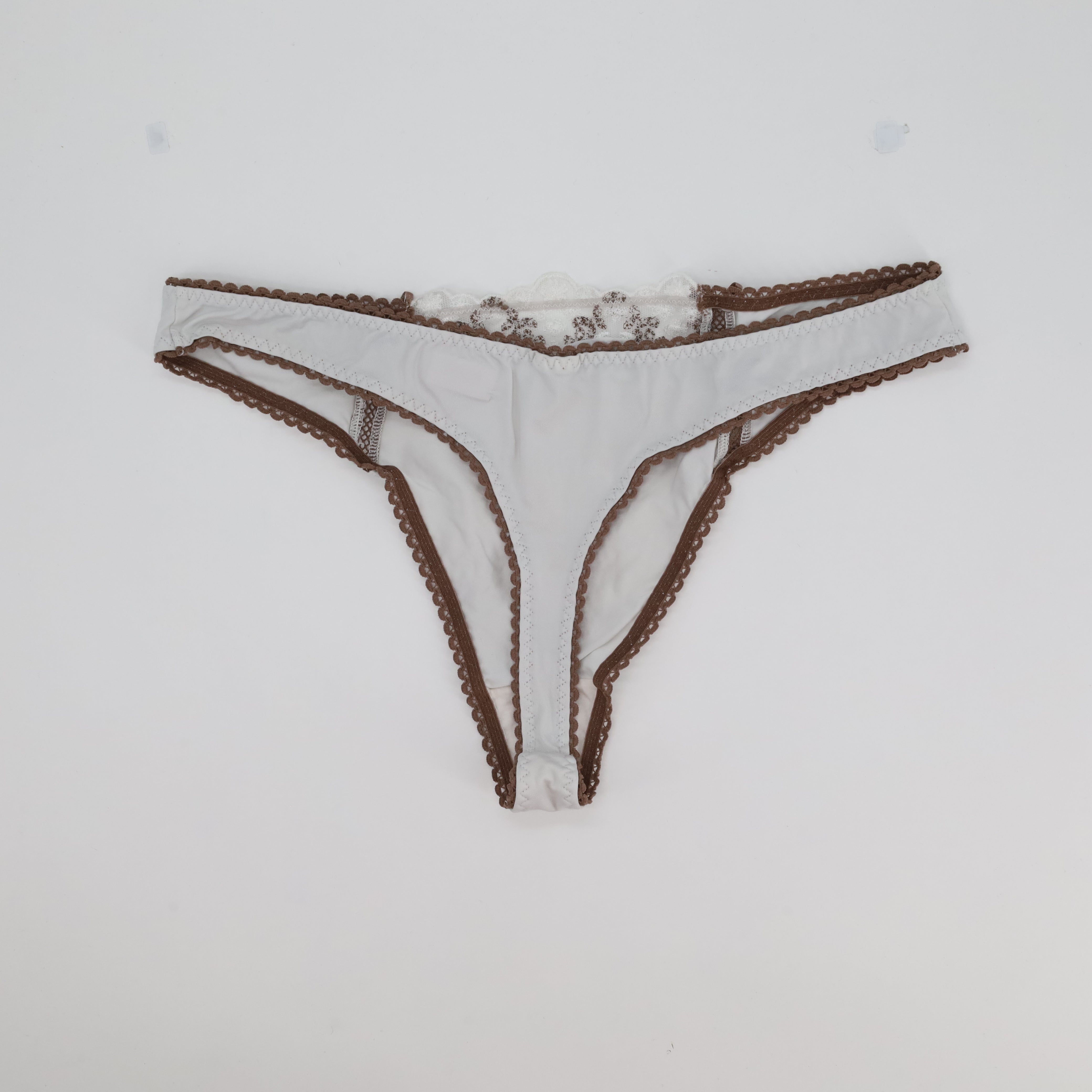String Blanc
