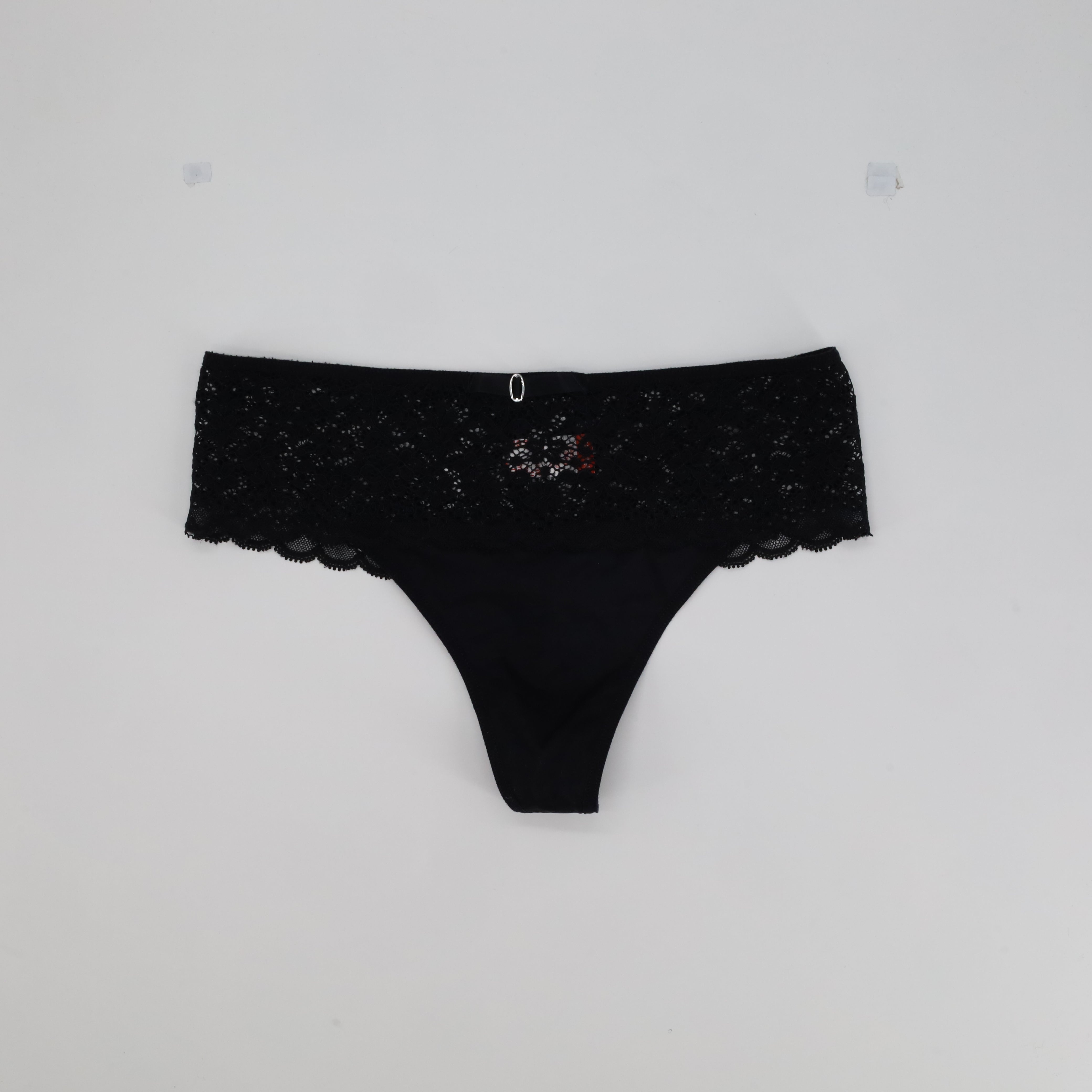 String Triumph Noir