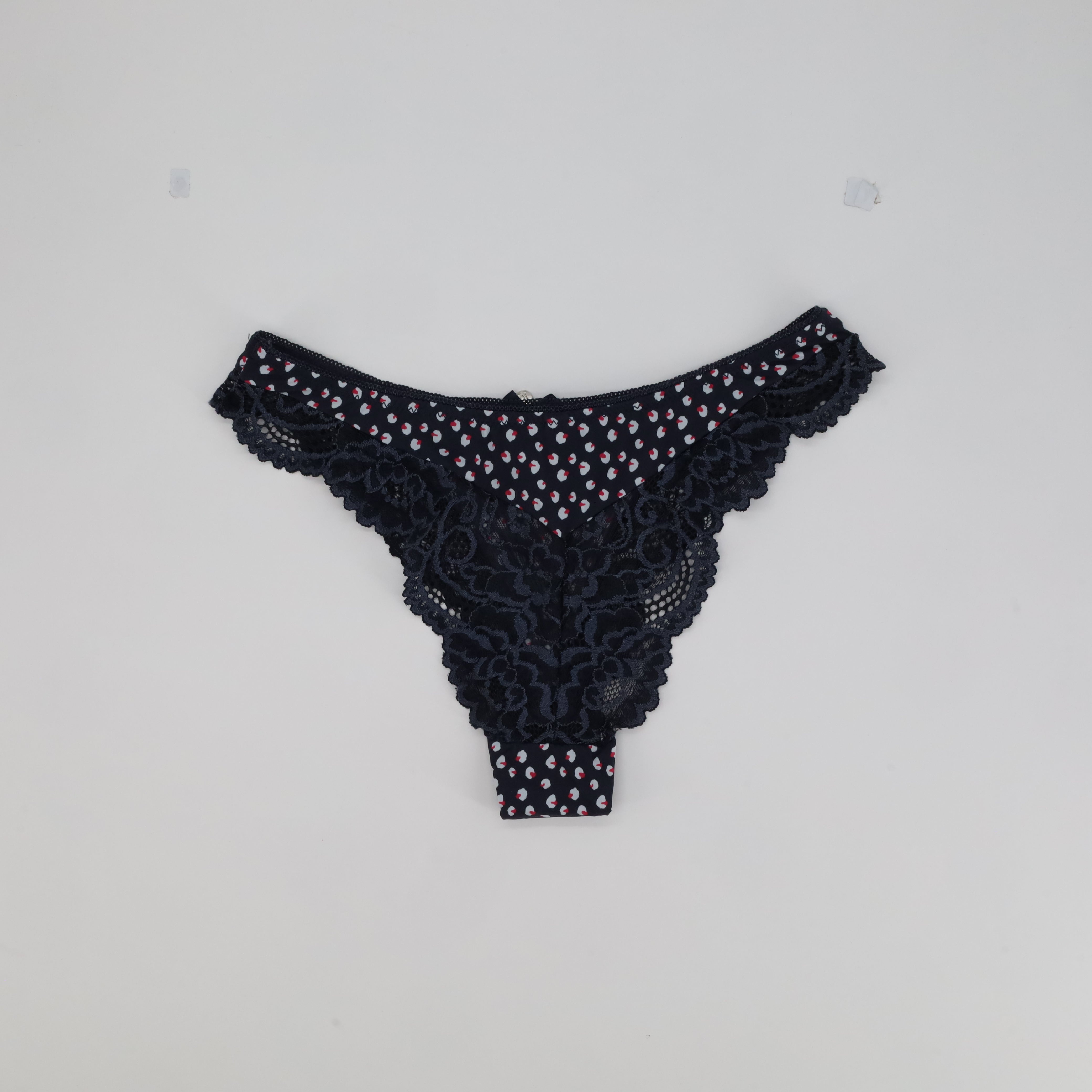 String RougeGorge Gris