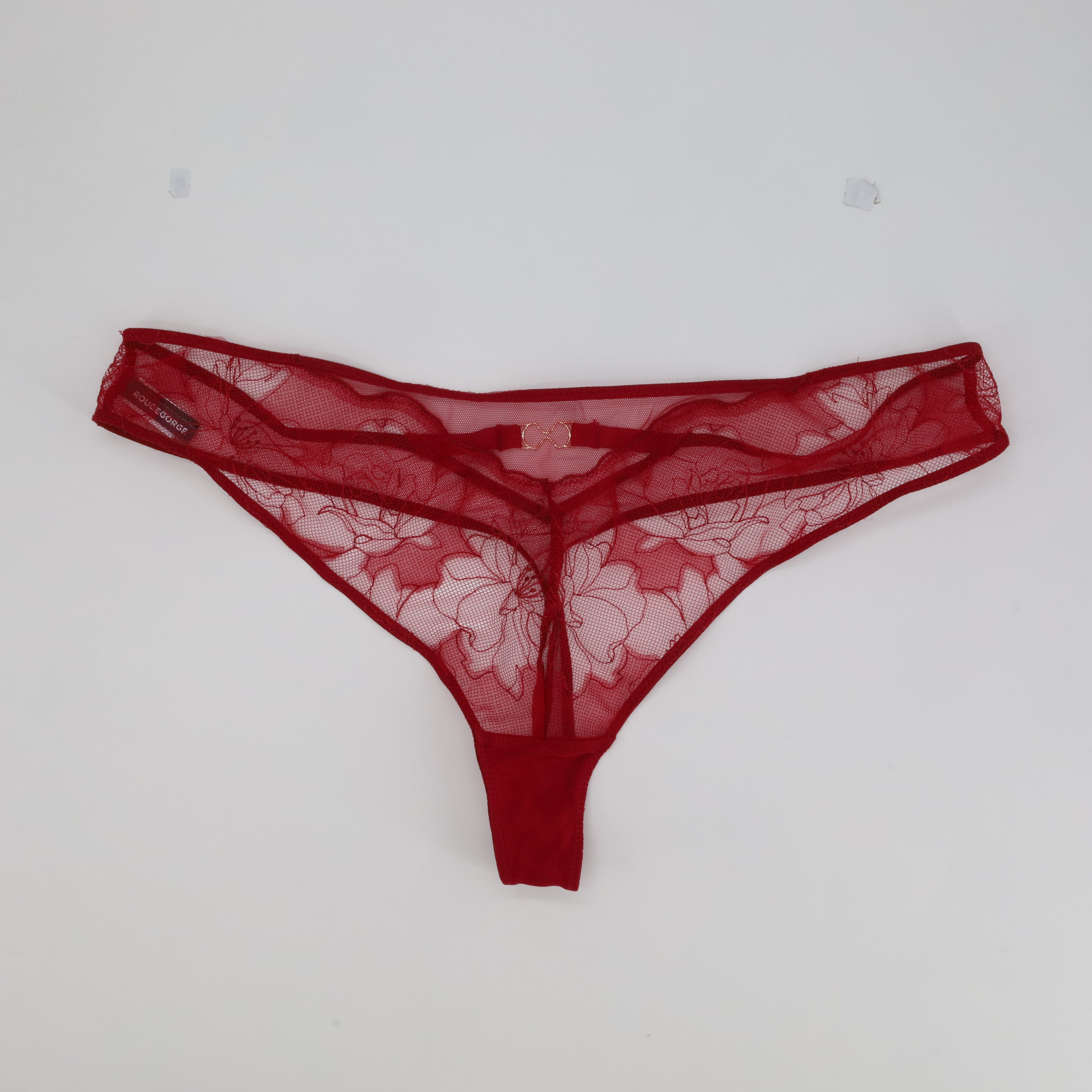 String RougeGorge Rouge