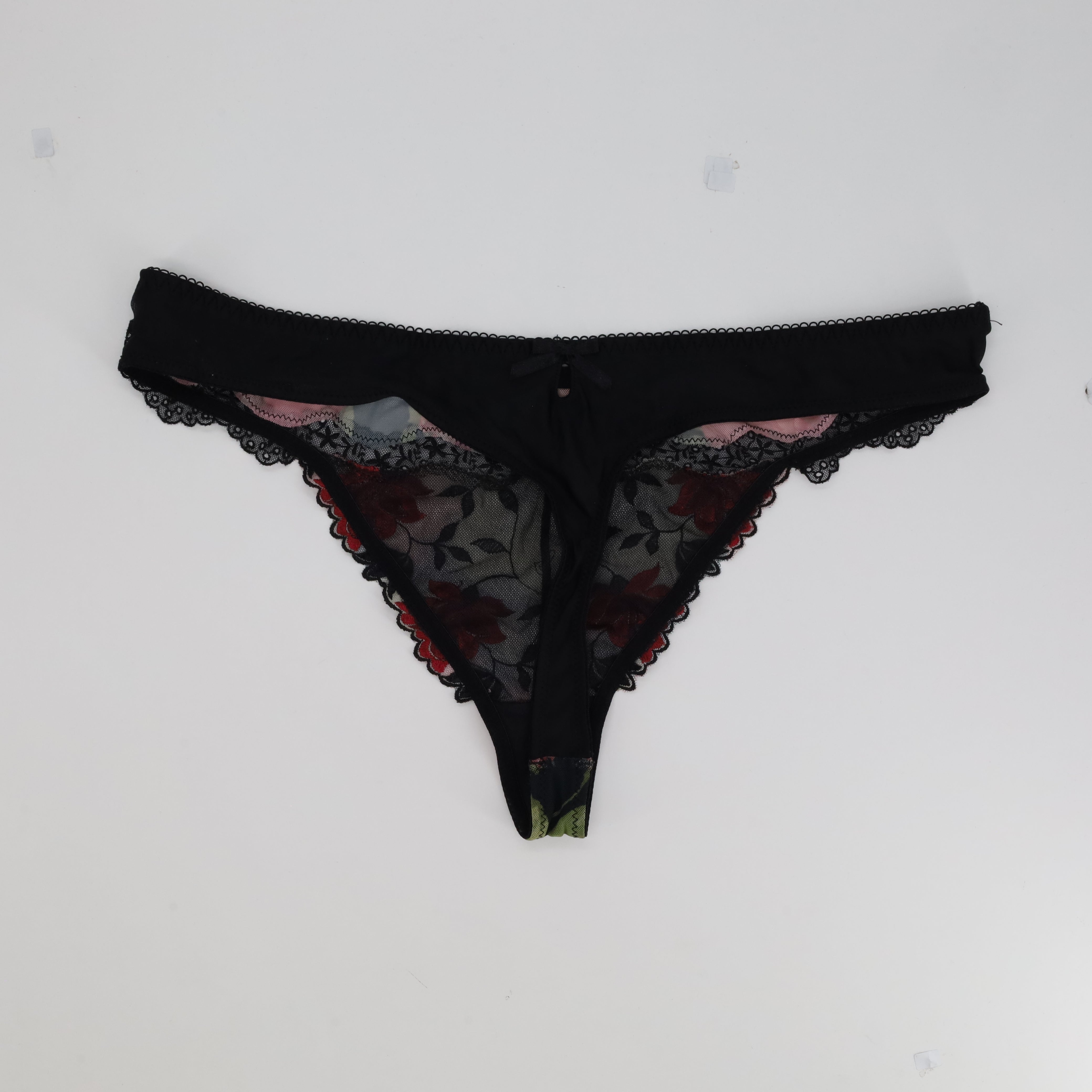 String Sans Complexe Noir