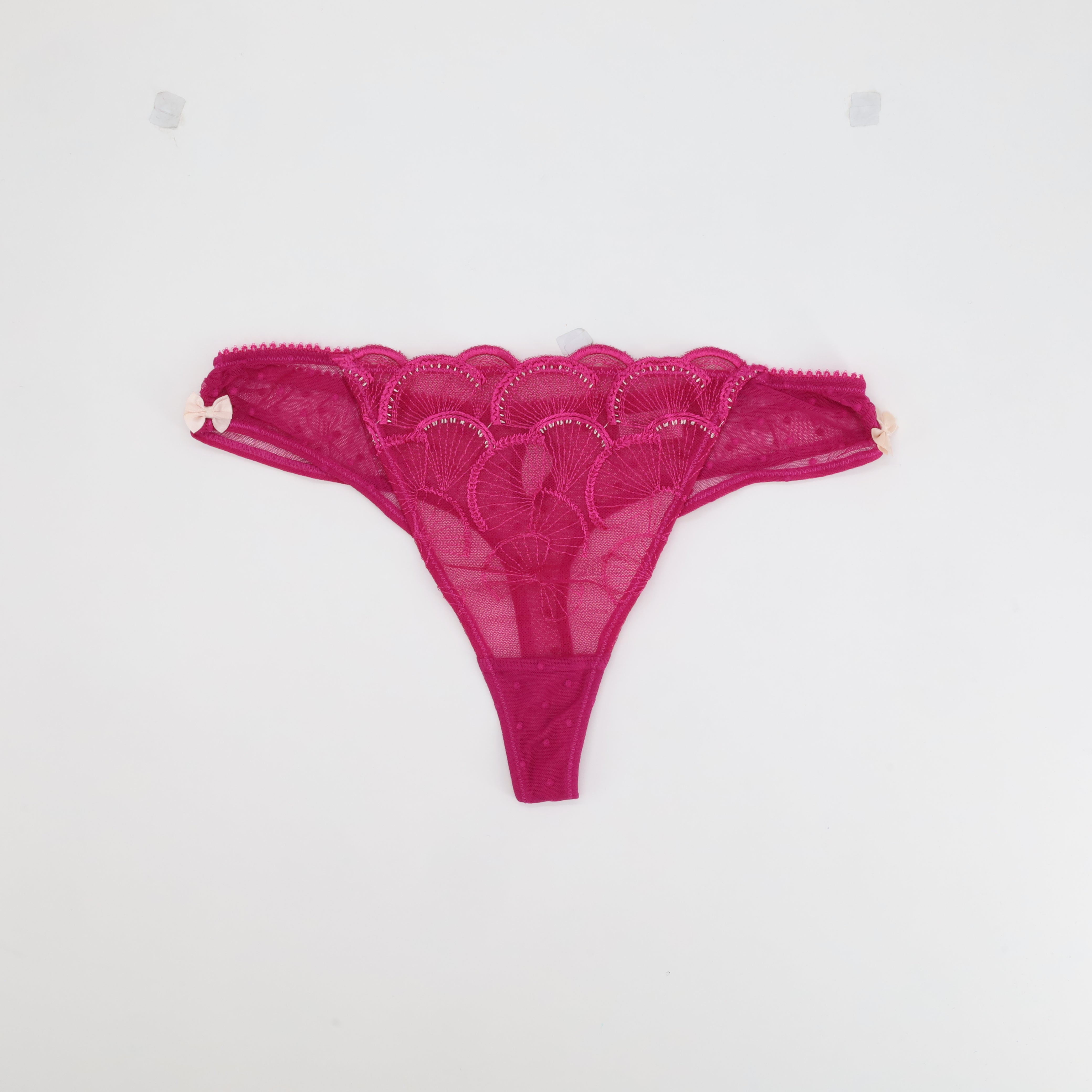 String RougeGorge Rose