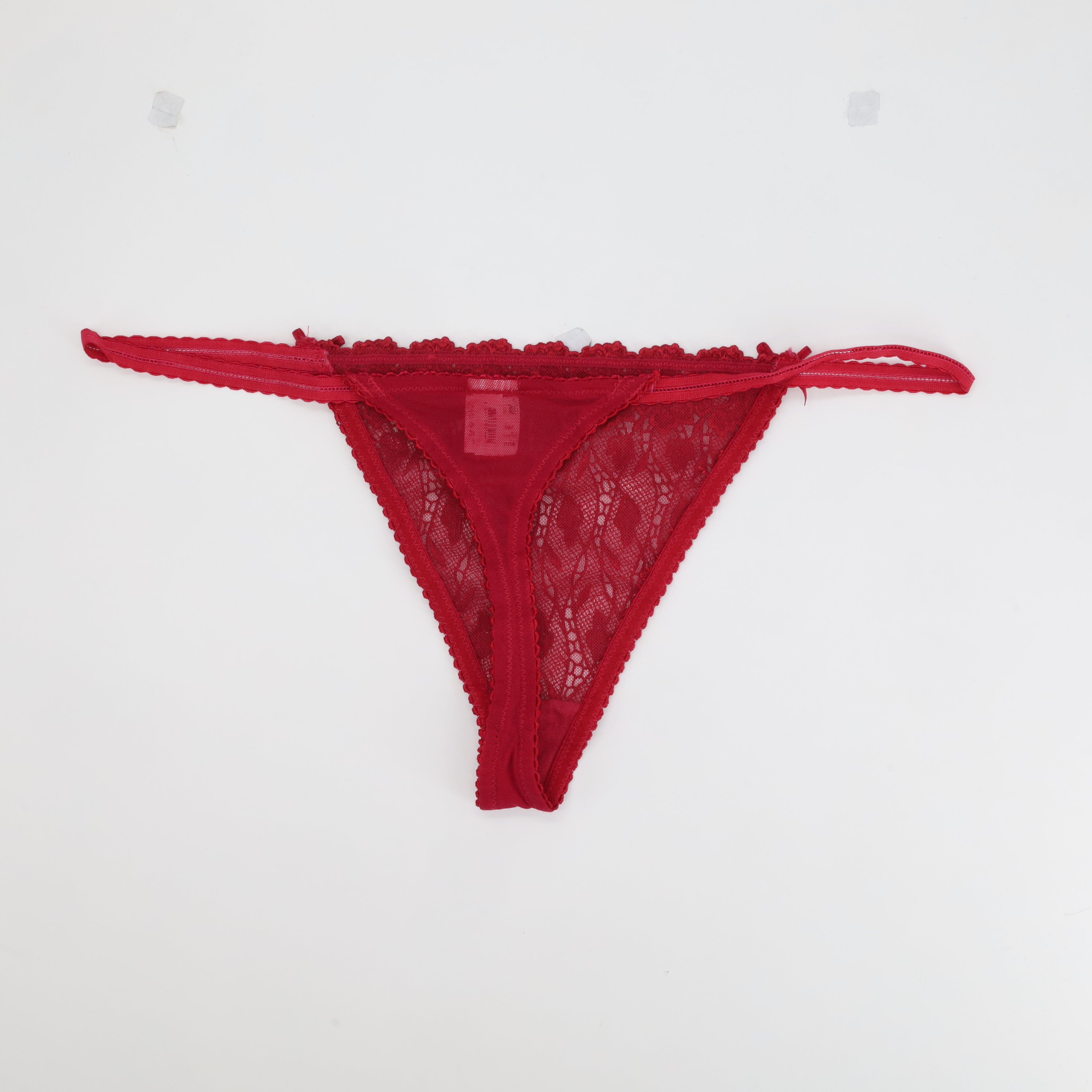 String Tout Simplement Rouge