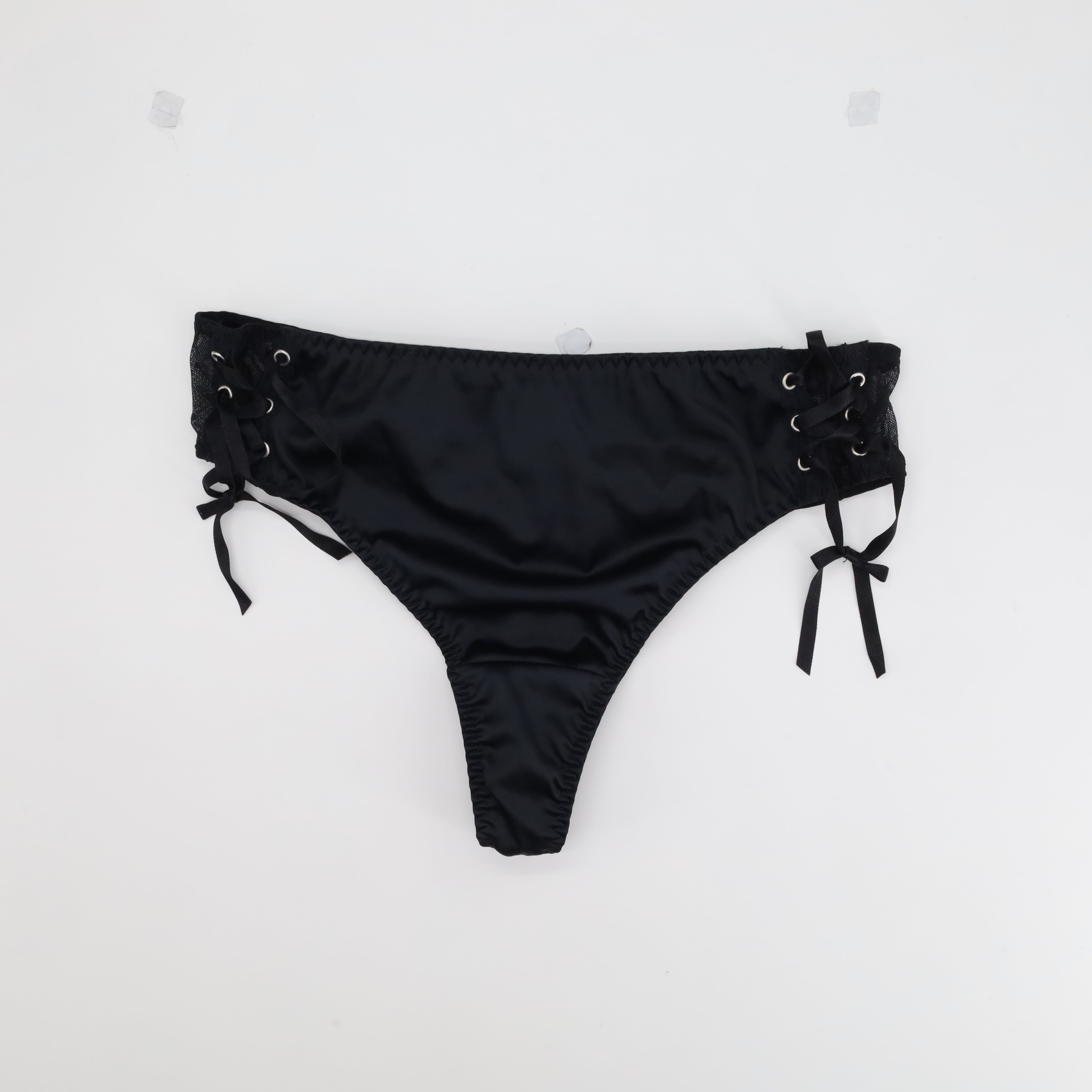 String Cannelle Noir