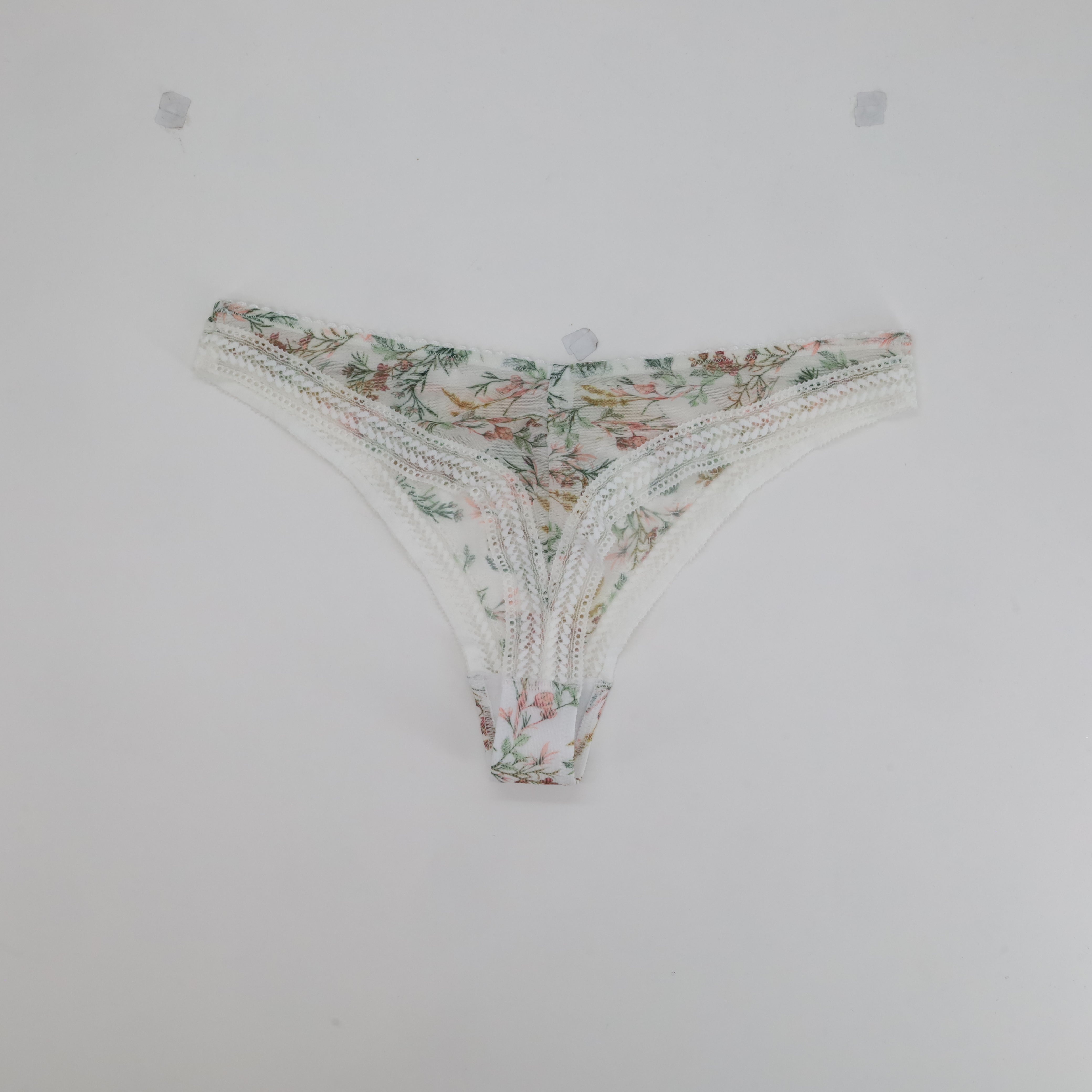 Tanga RougeGorge Blanc
