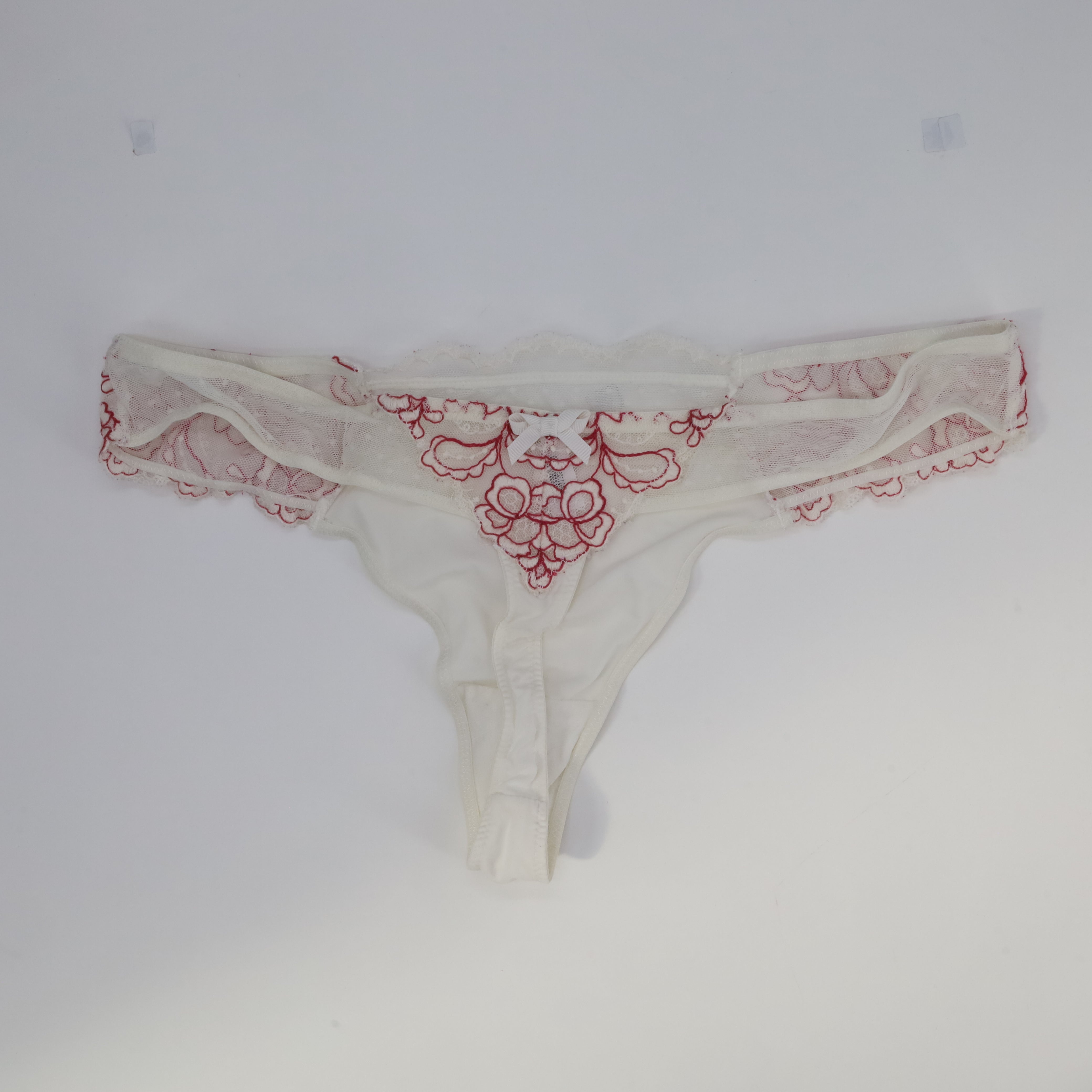 String RougeGorge Blanc