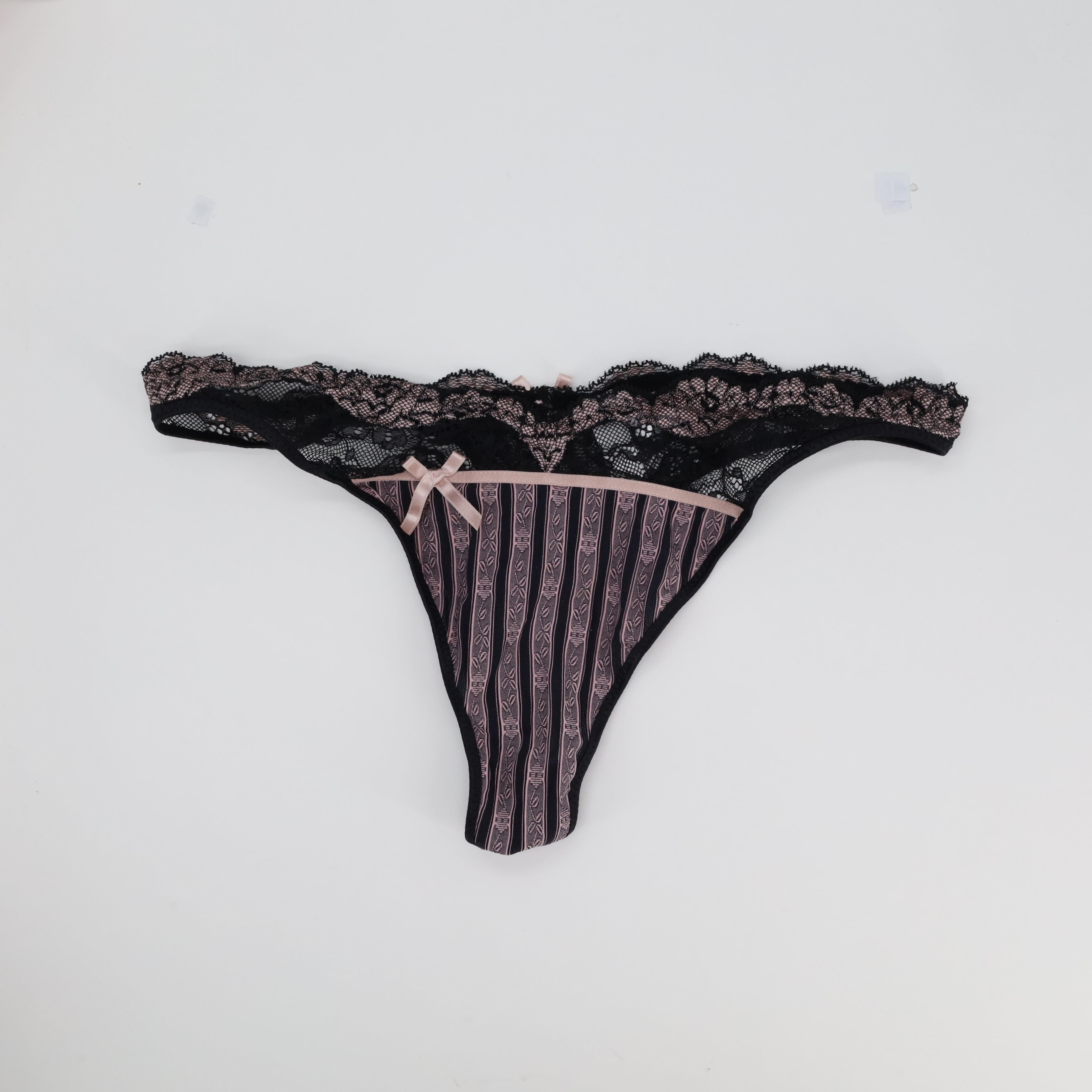 String Passionata Noir