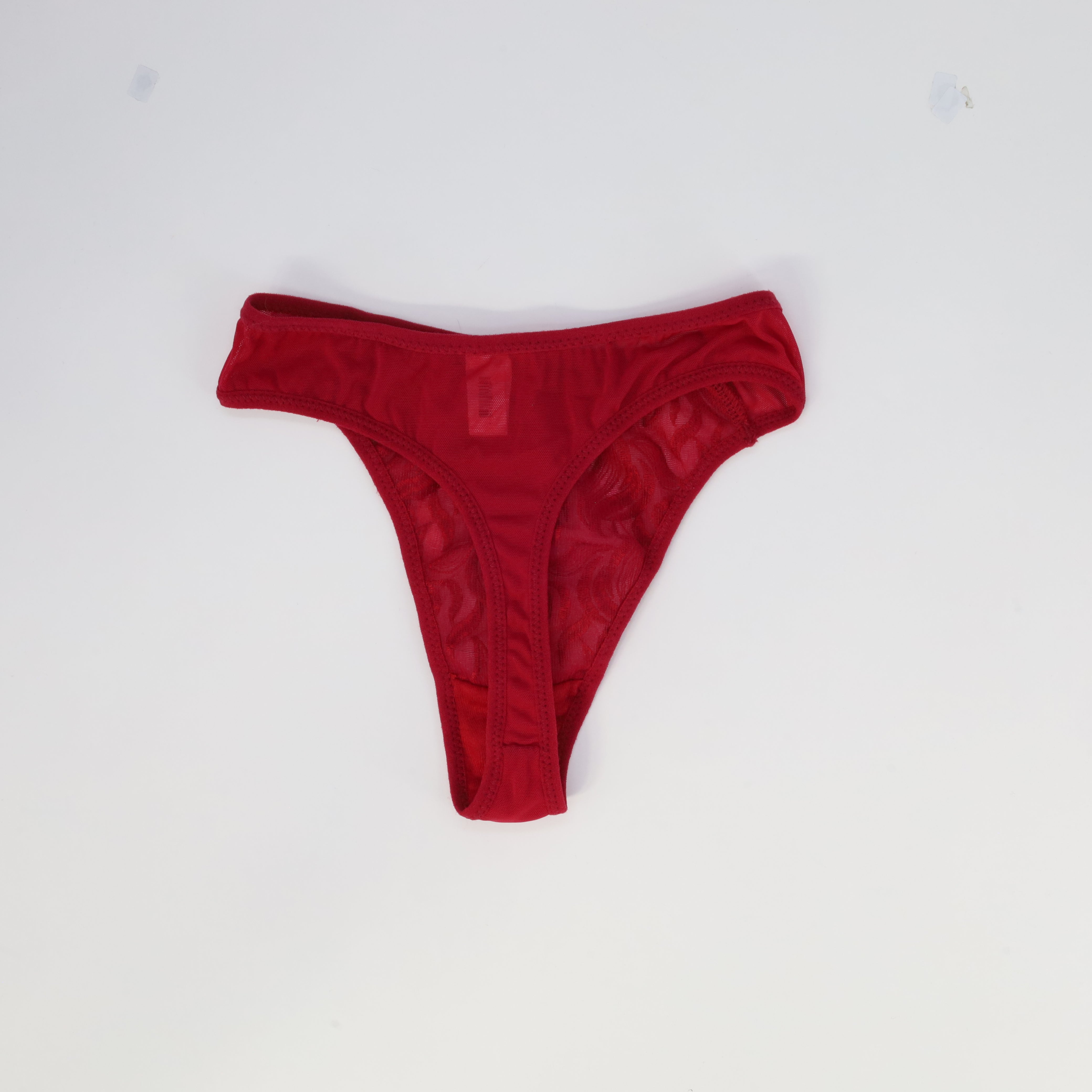 String Sanselle Rouge