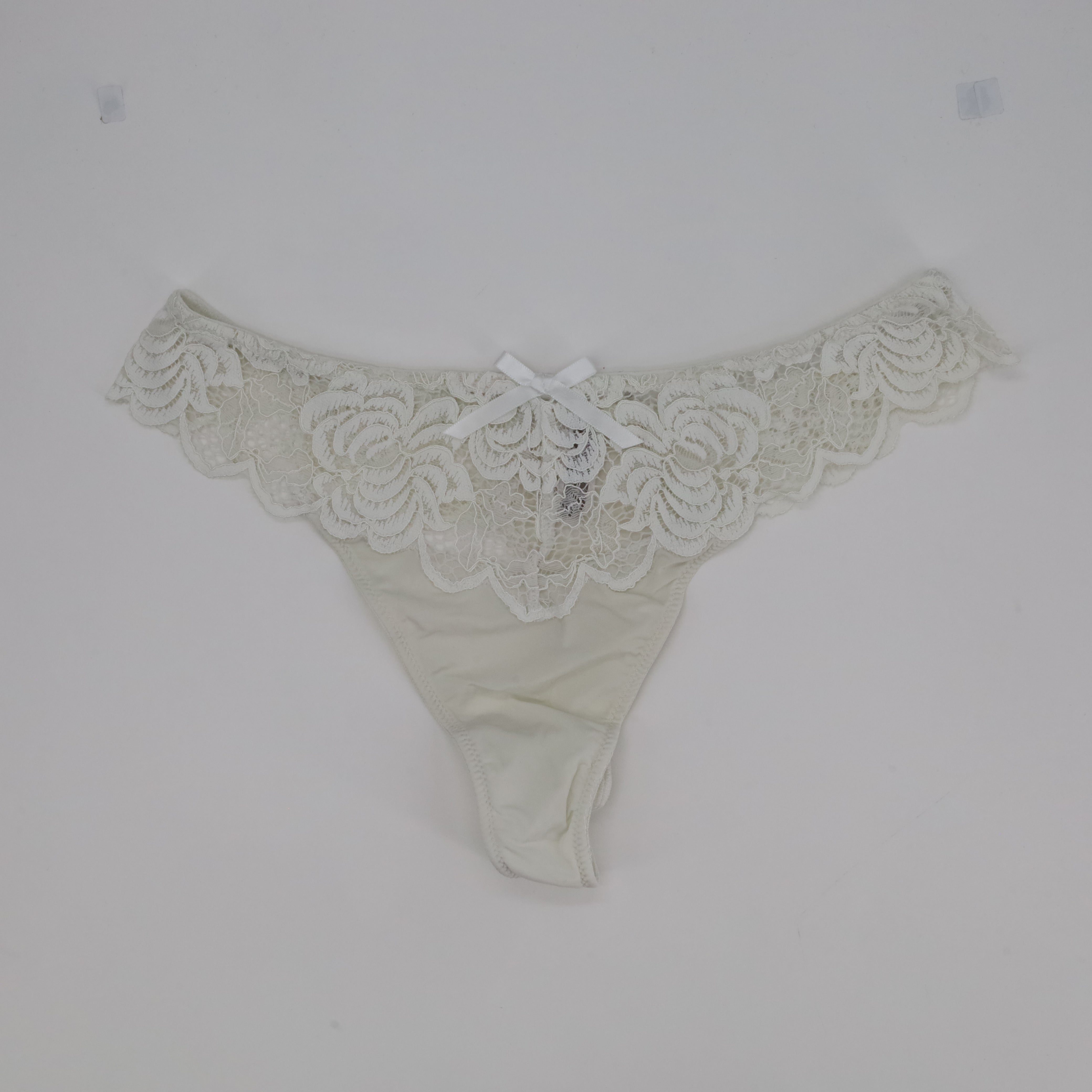 String RougeGorge Blanc