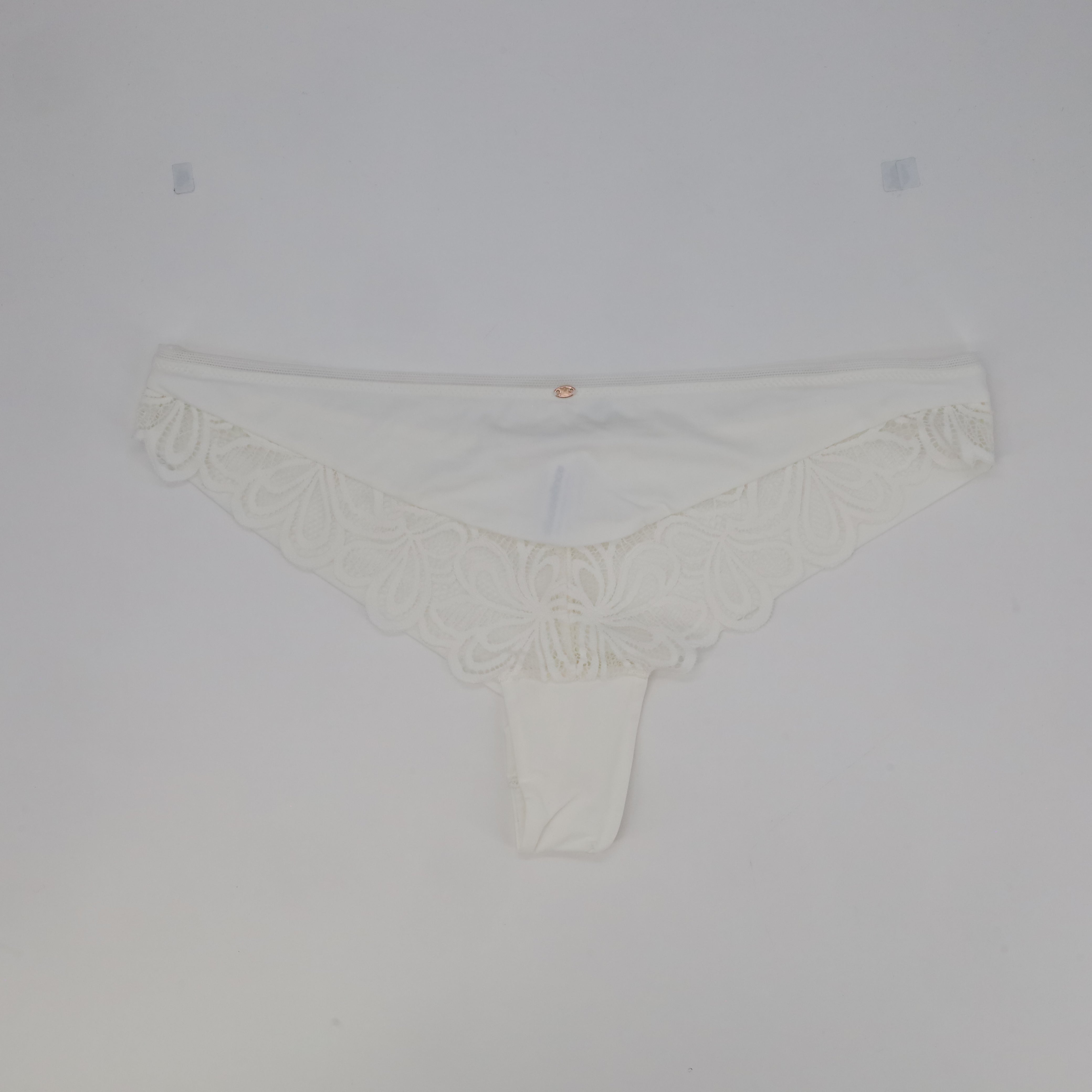String RougeGorge Blanc