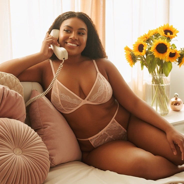 Est-ce que porter un soutien-gorge fait tomber la poitrine ?