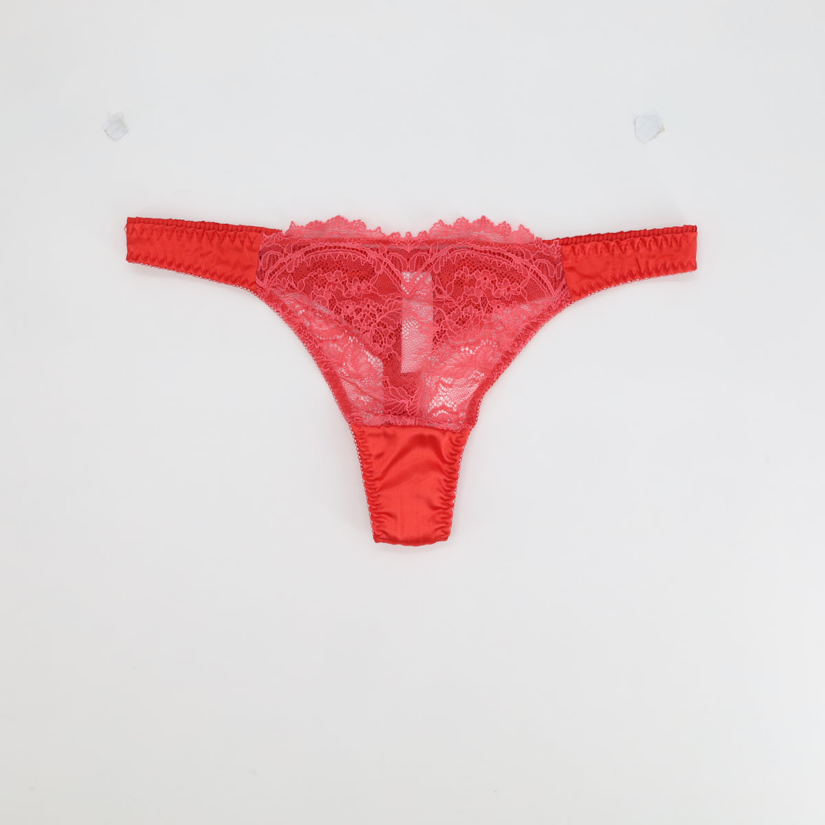 String Playboy Rouge