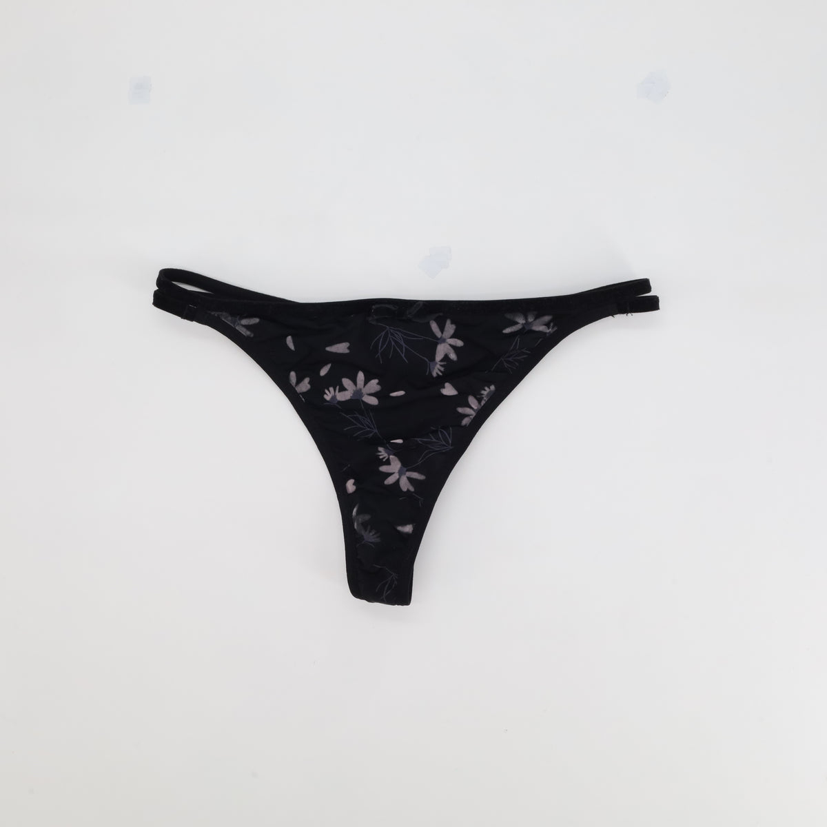 String SHE Noir