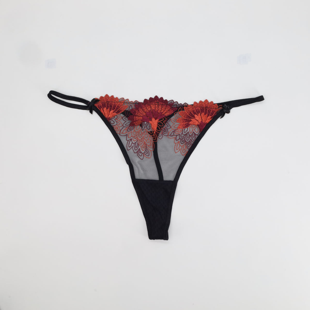 String Tout Simplement Noir