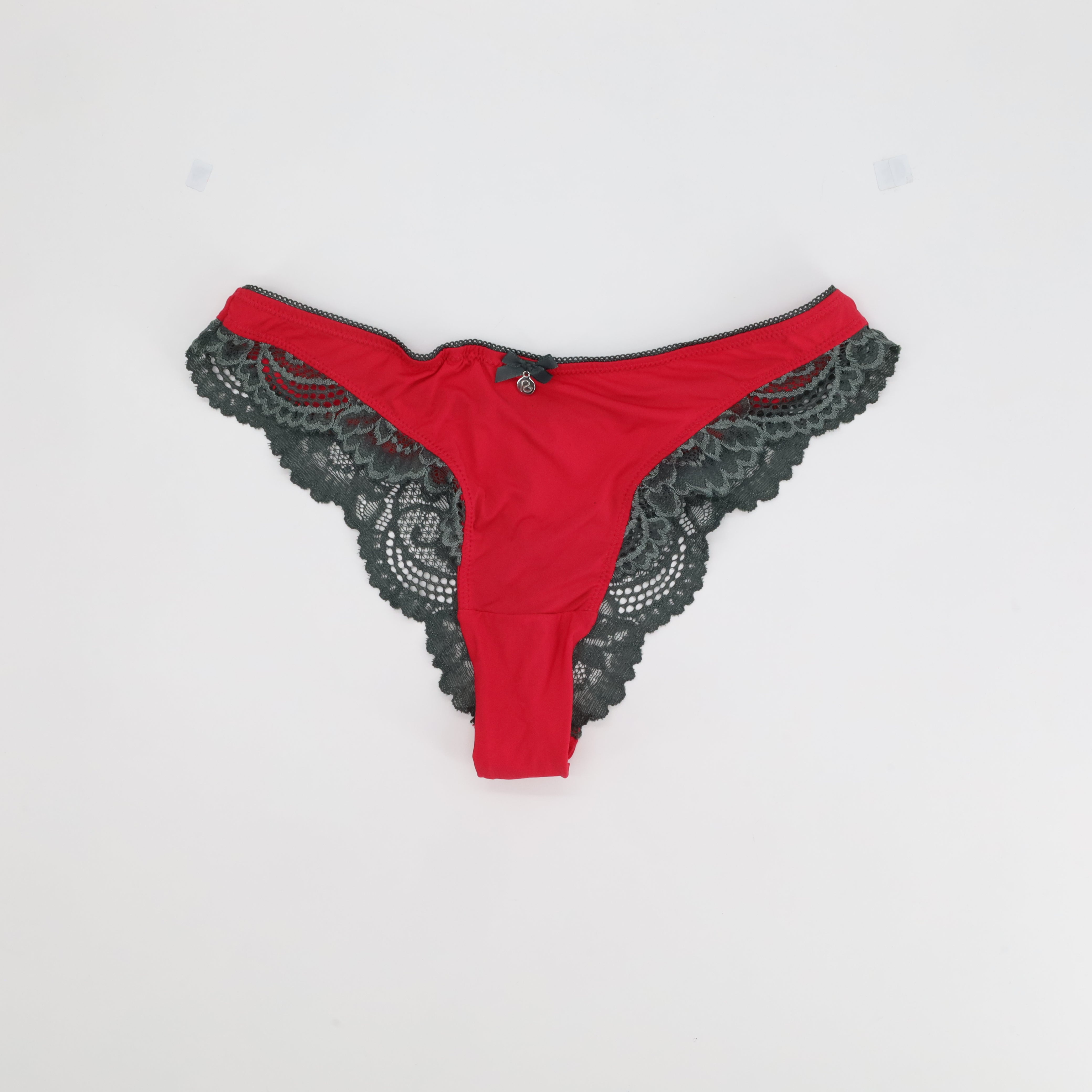 String RougeGorge Rouge