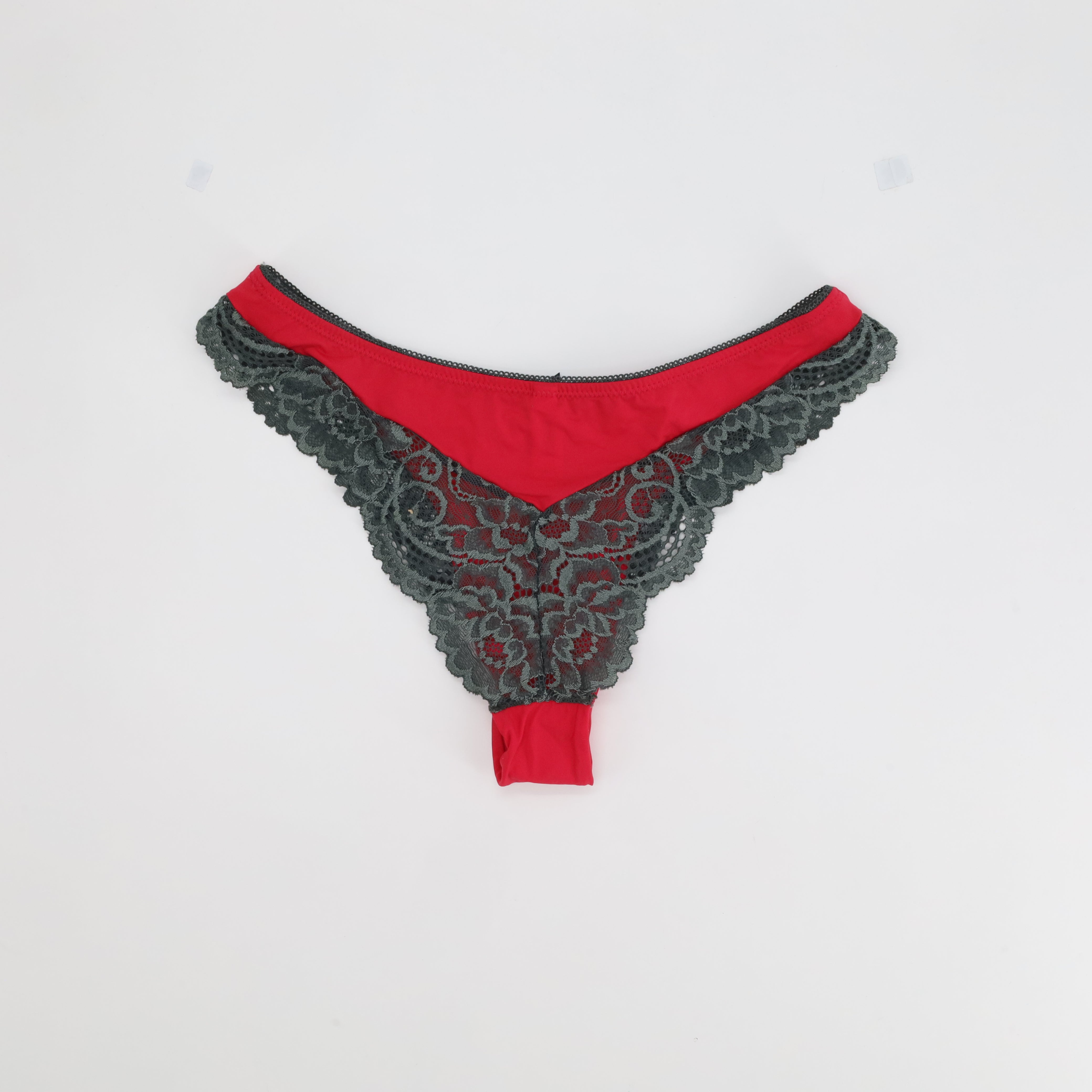 String RougeGorge Rouge