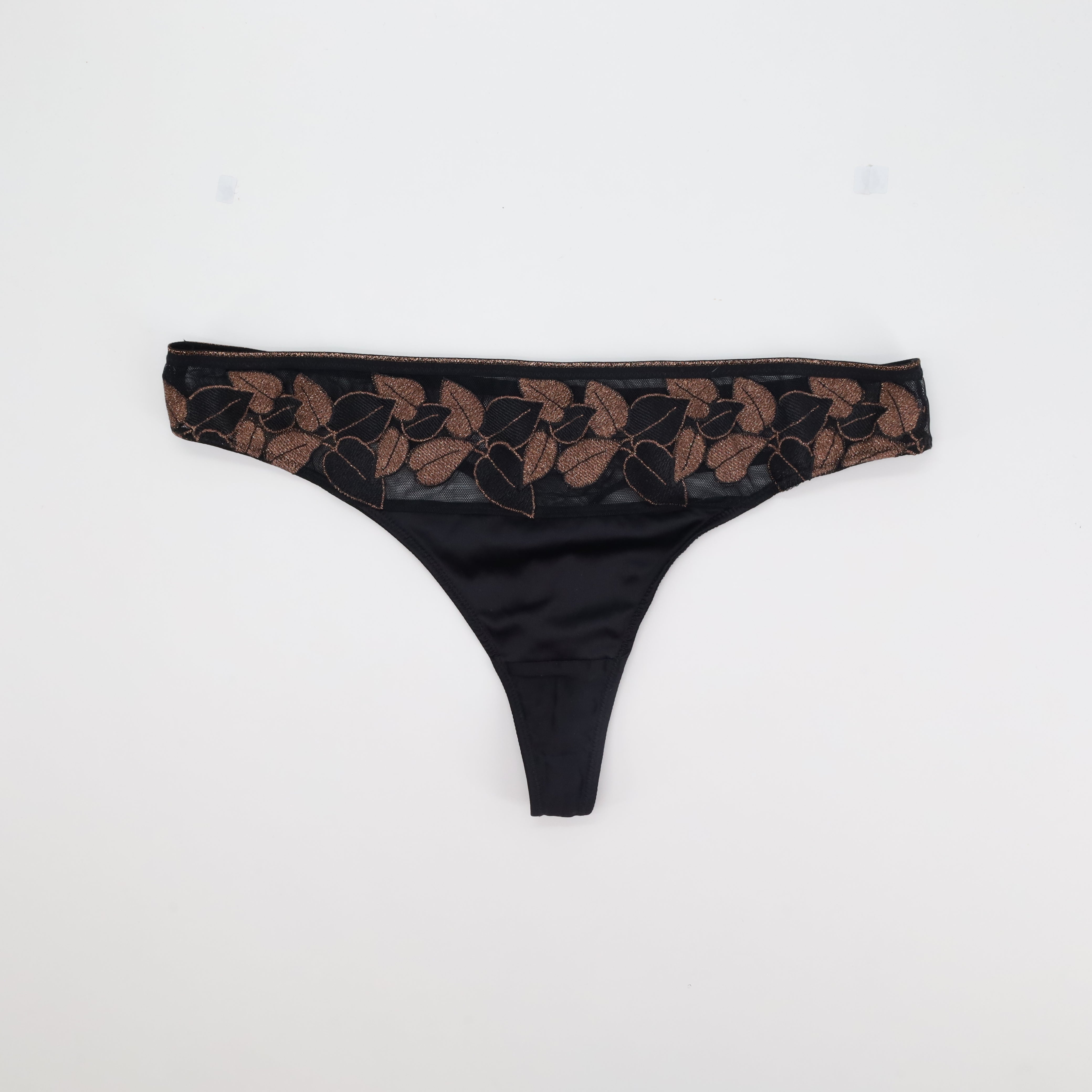 String RougeGorge Noir