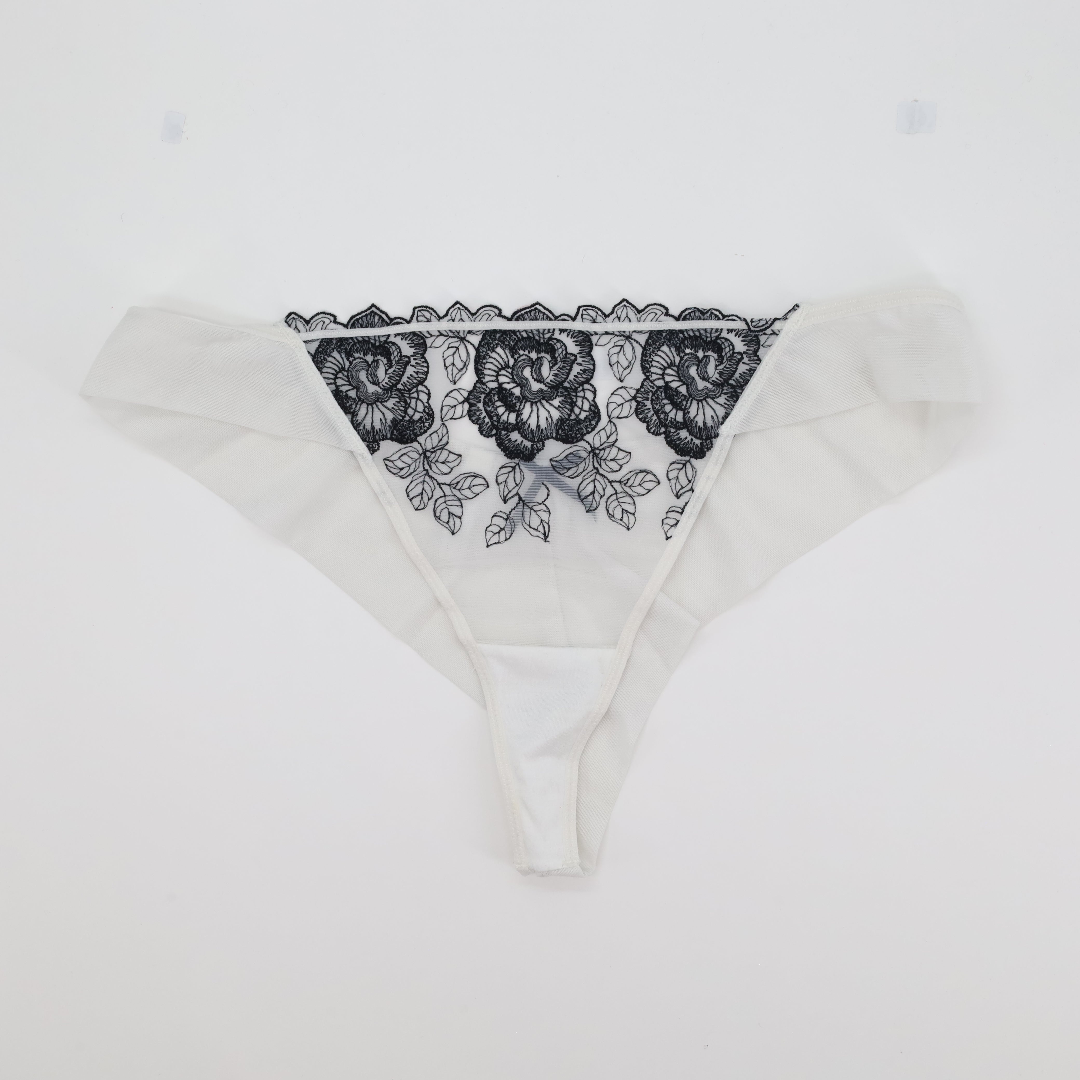 Tanga RougeGorge Blanc