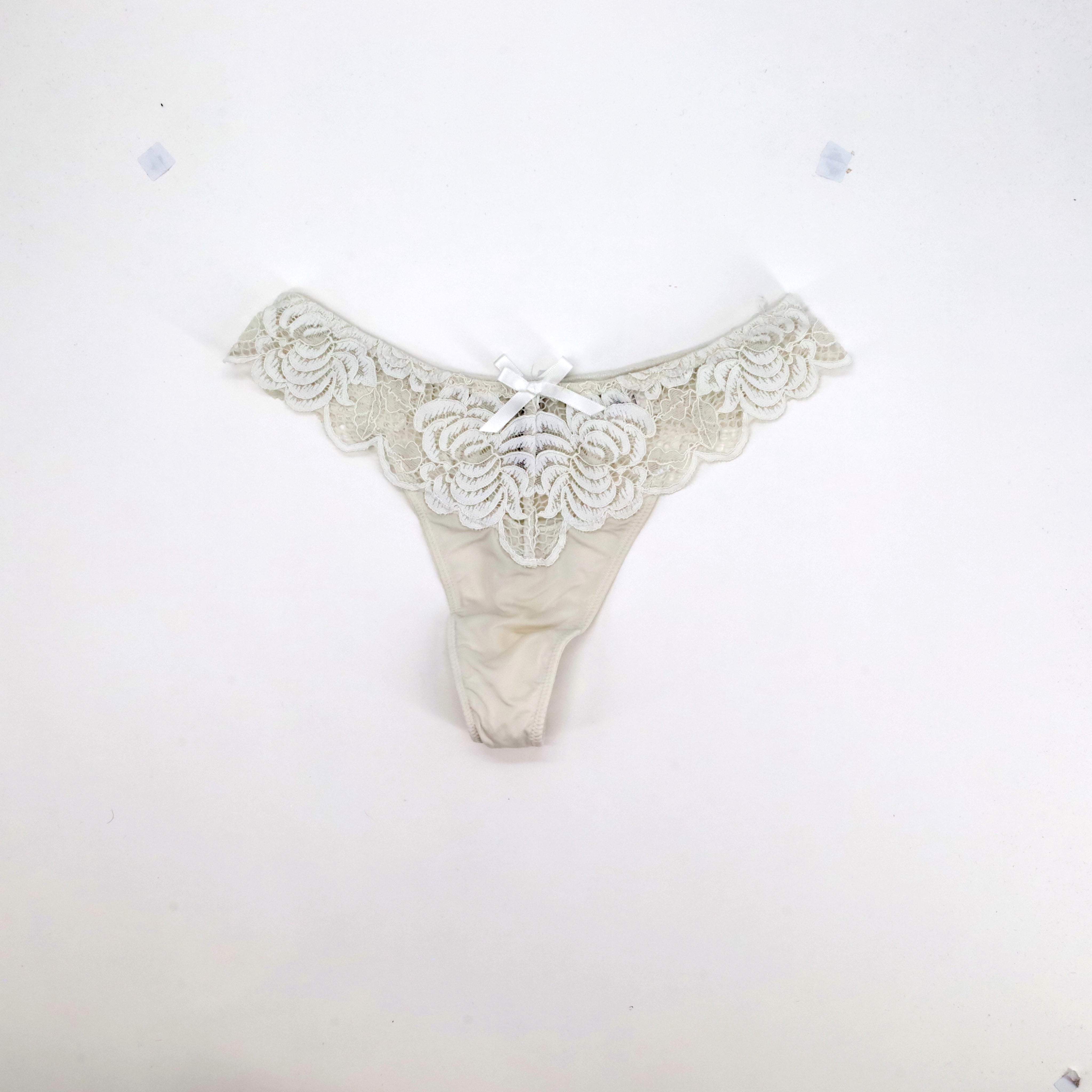 String RougeGorge Blanc