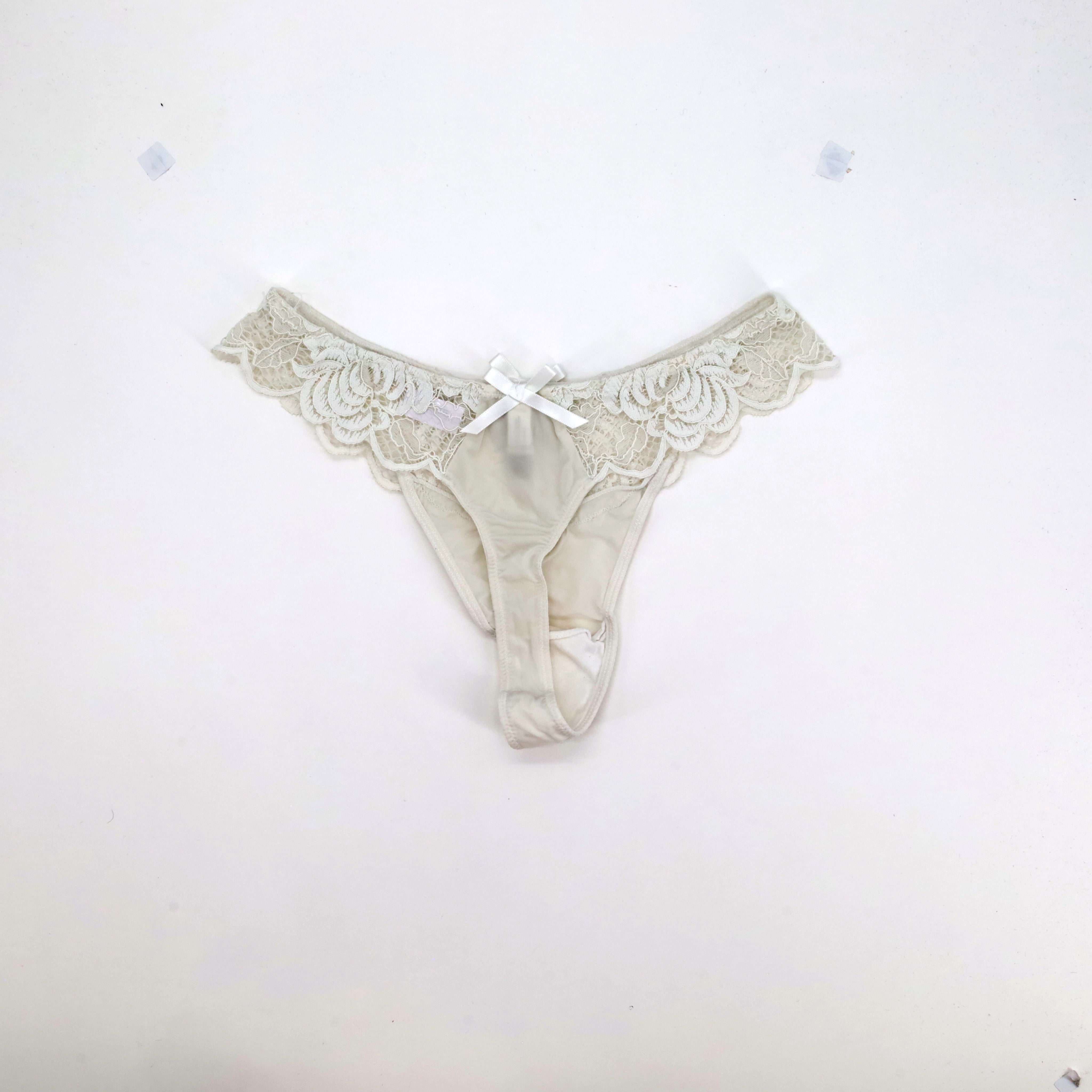 String RougeGorge Blanc