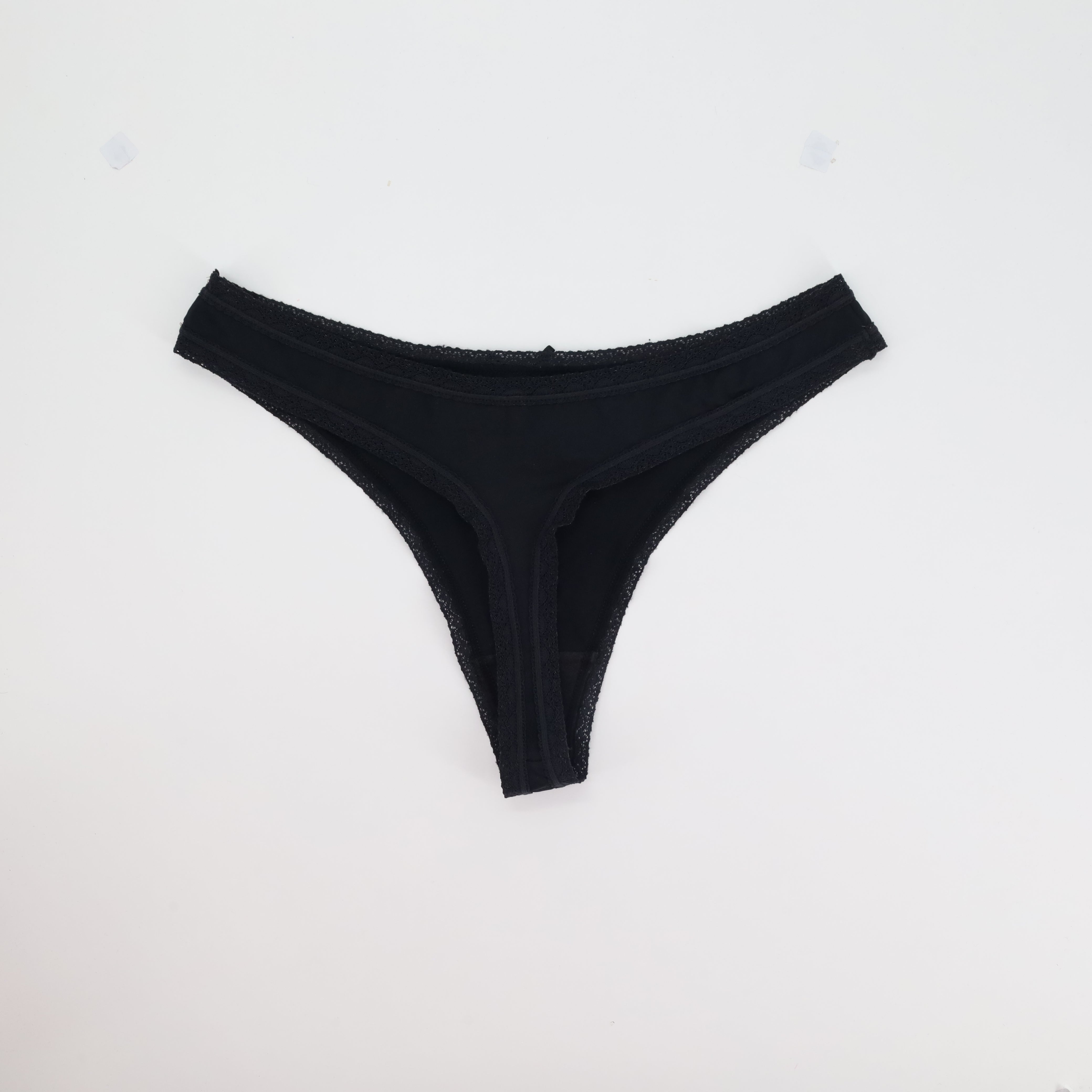 String Miss Helen Noir