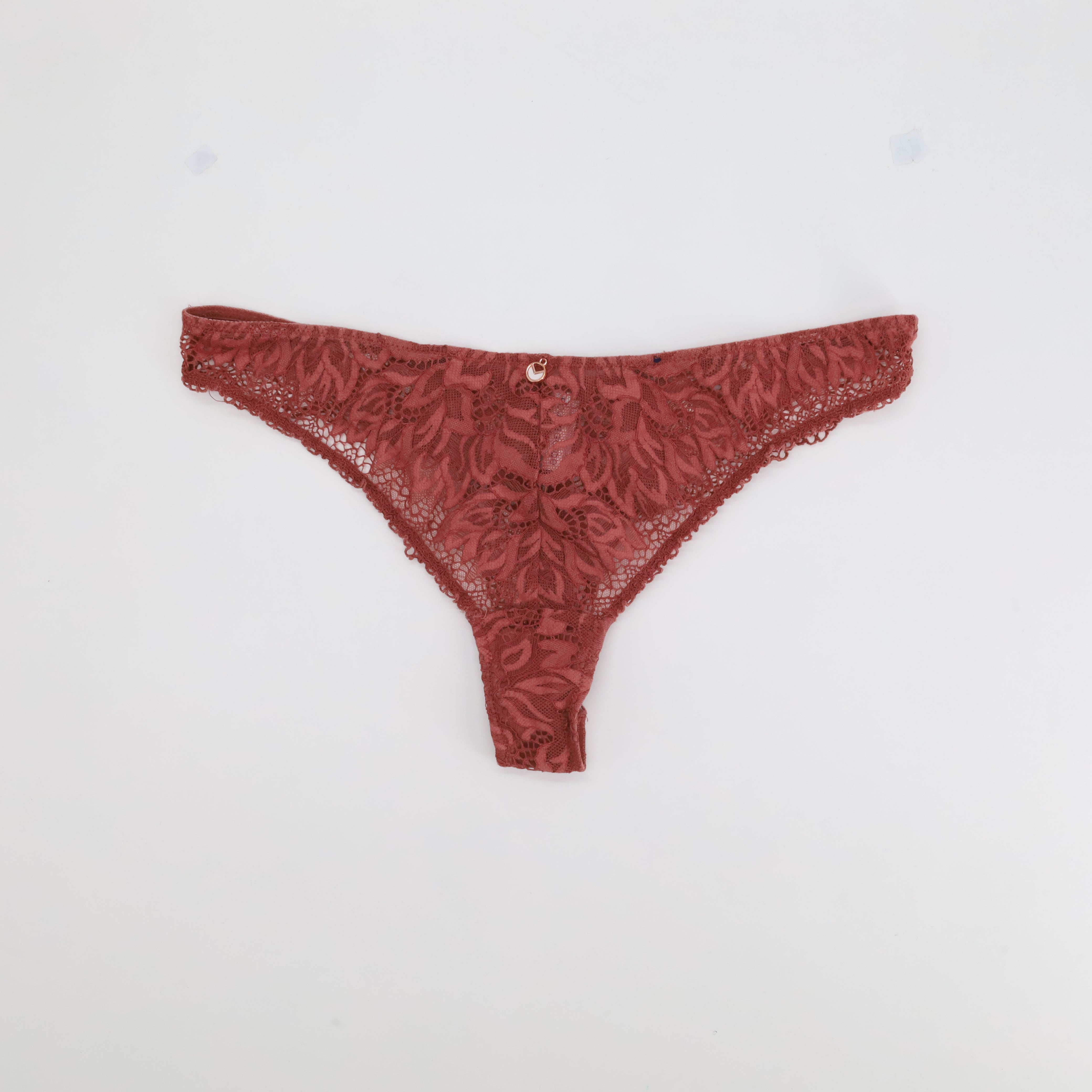 String RougeGorge Rose