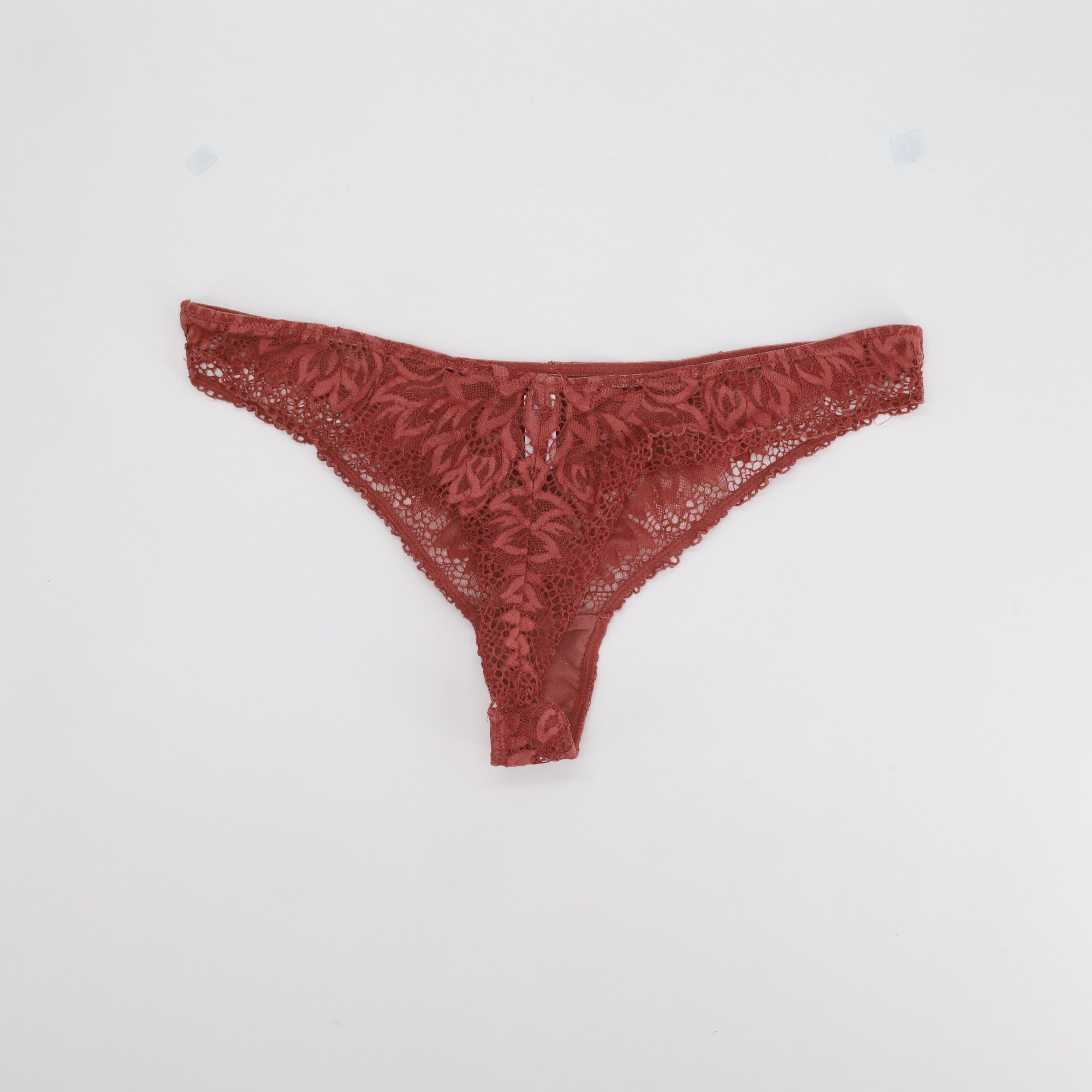 String RougeGorge Rose