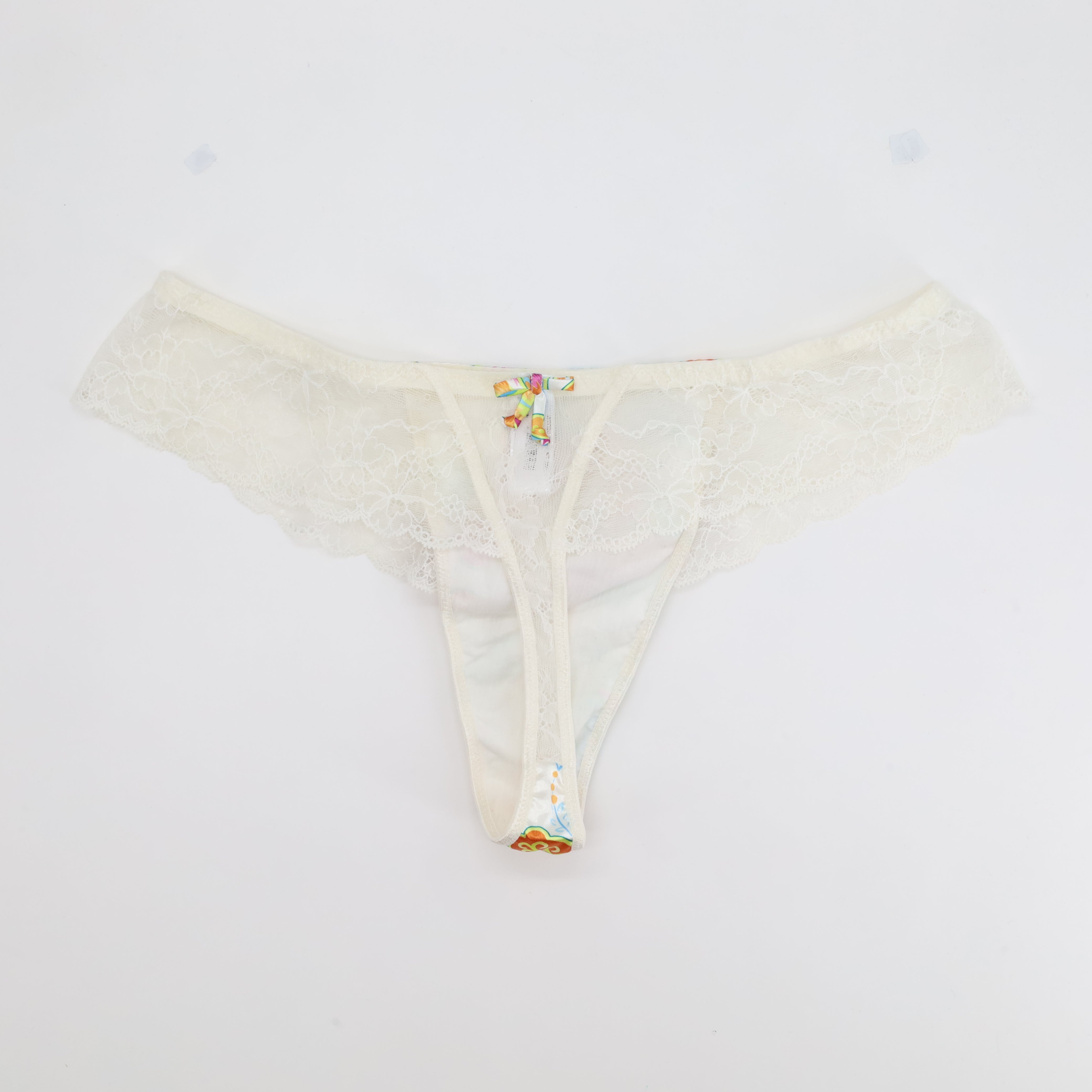 String Cache Cœur Blanc