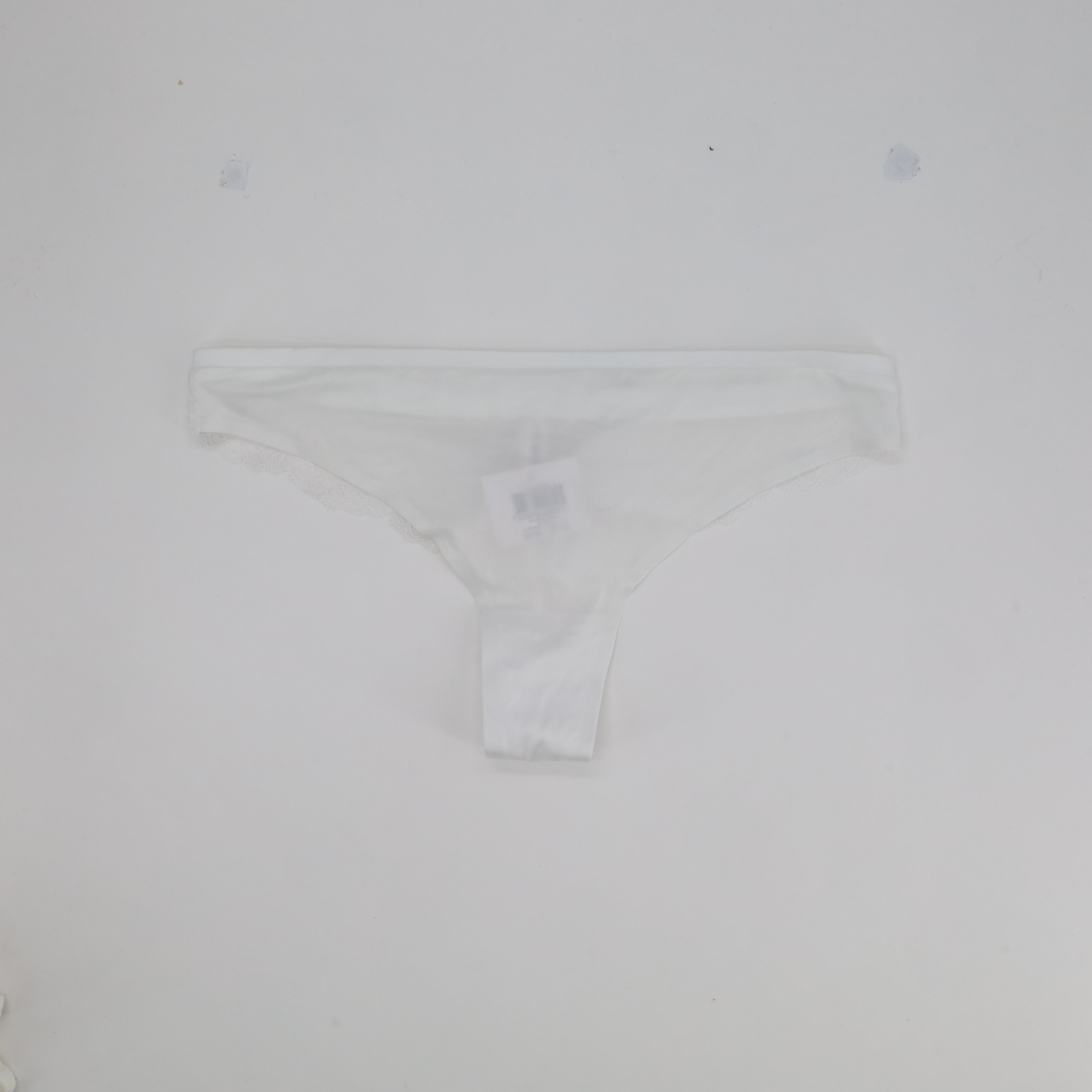 String RougeGorge Blanc
