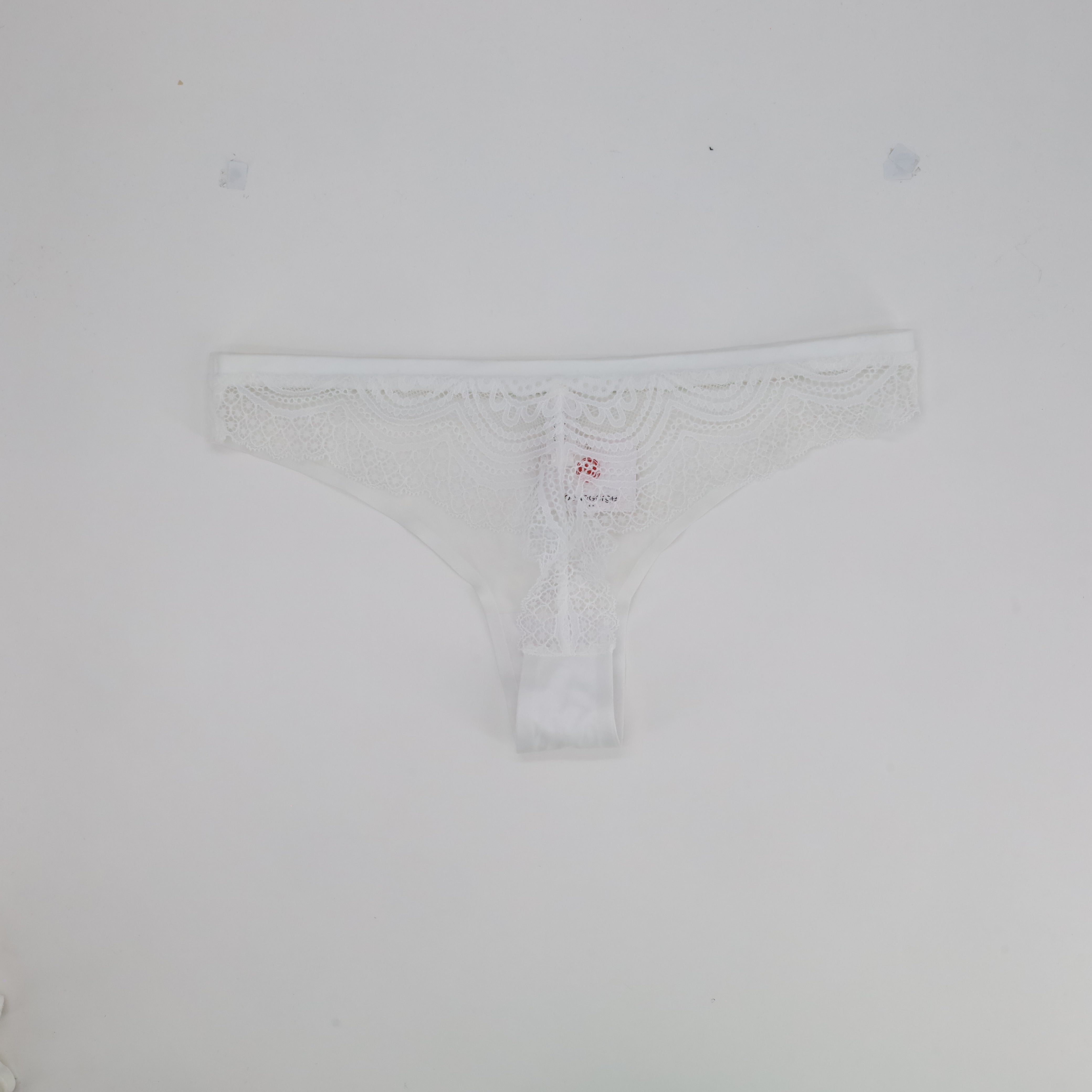 String RougeGorge Blanc