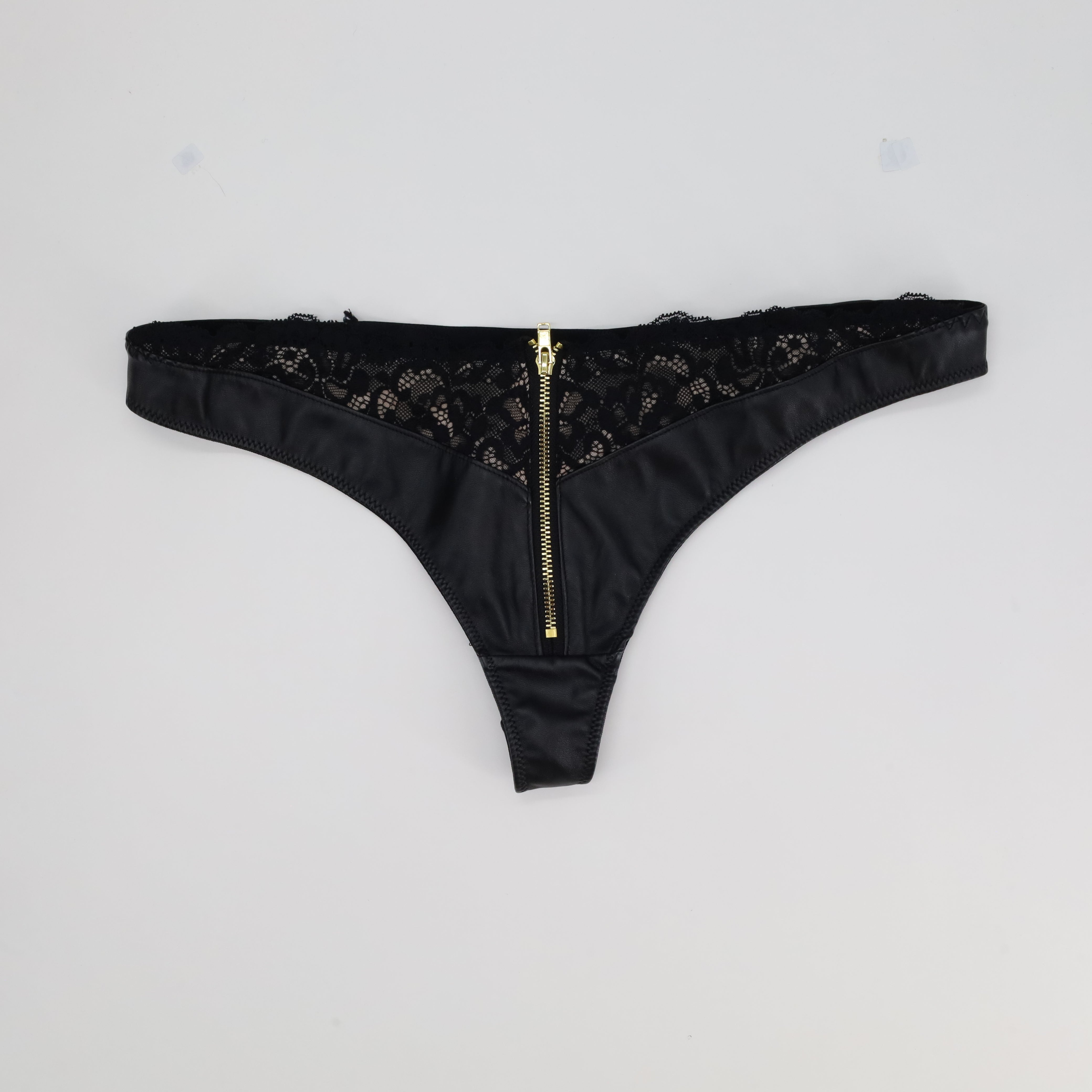String Hunkemöller Noir