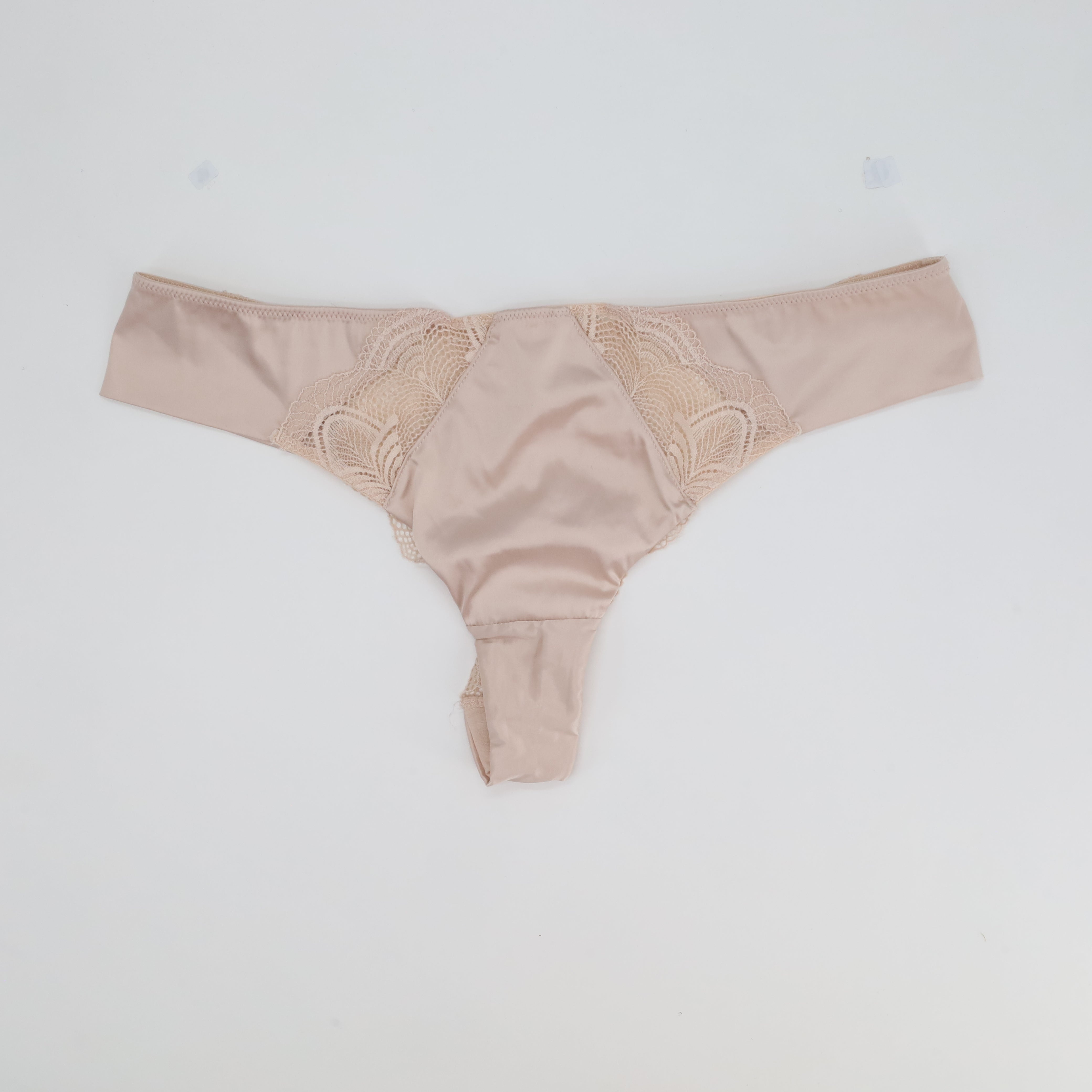 String RougeGorge Rose