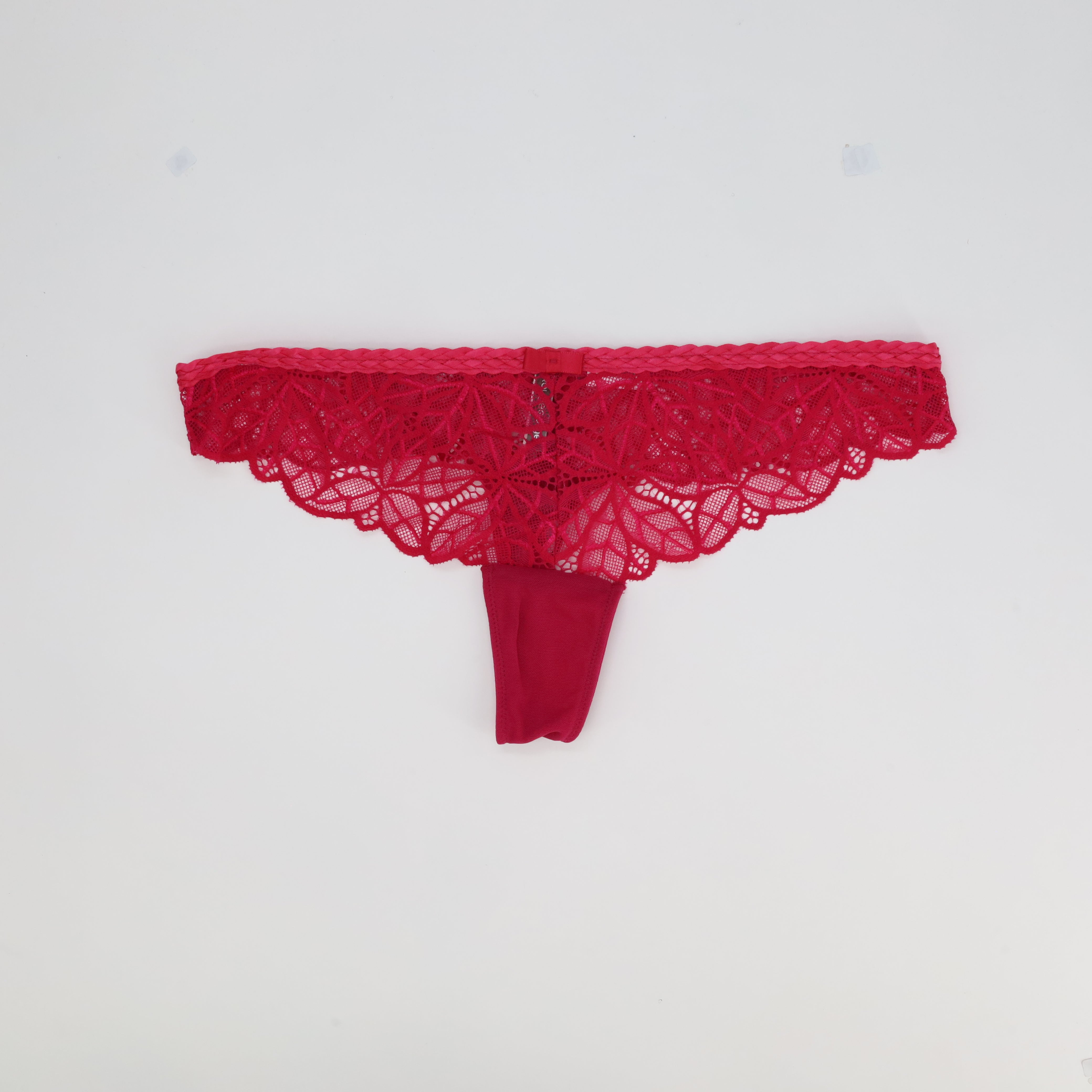String RougeGorge Rose