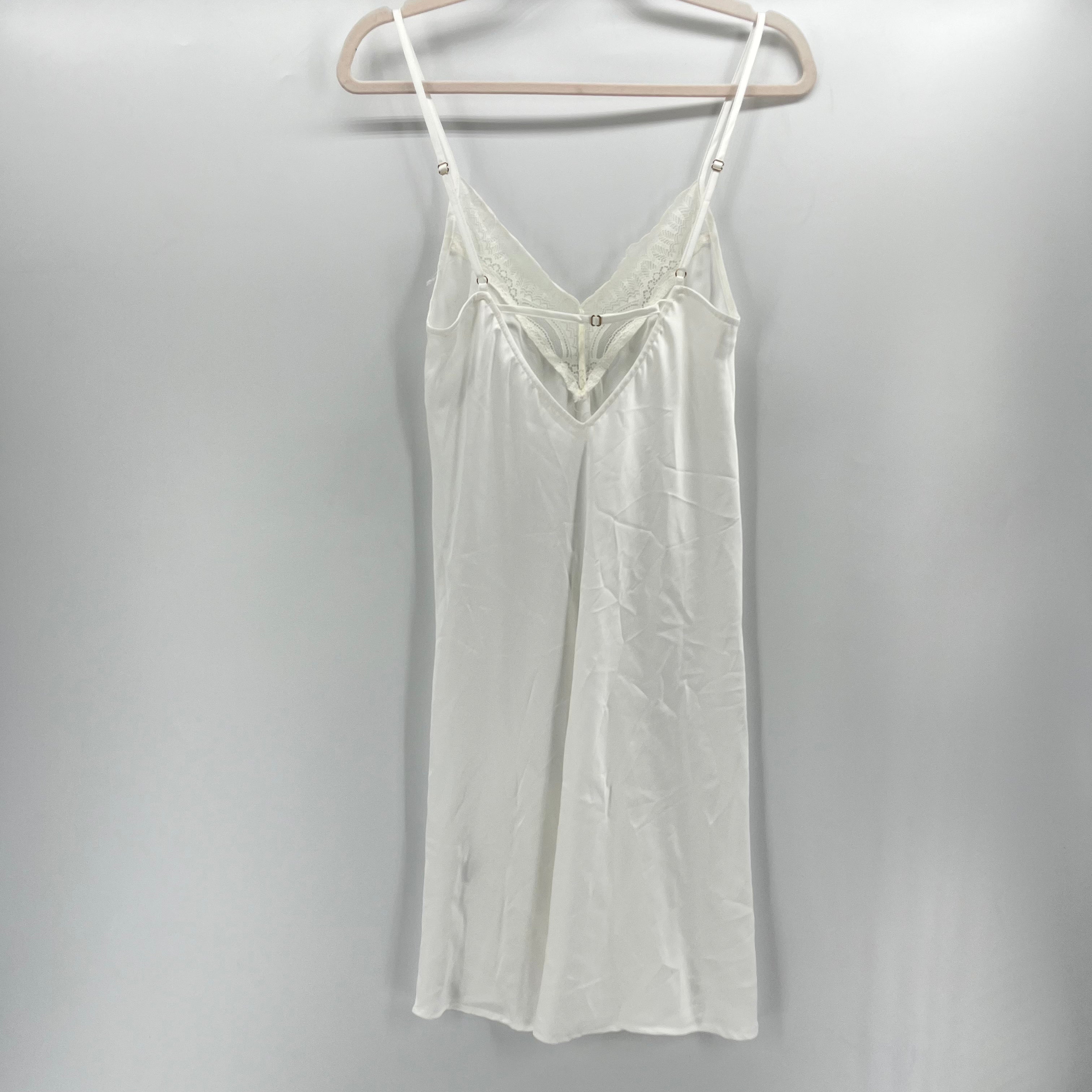 Nuisette RougeGorge Blanc