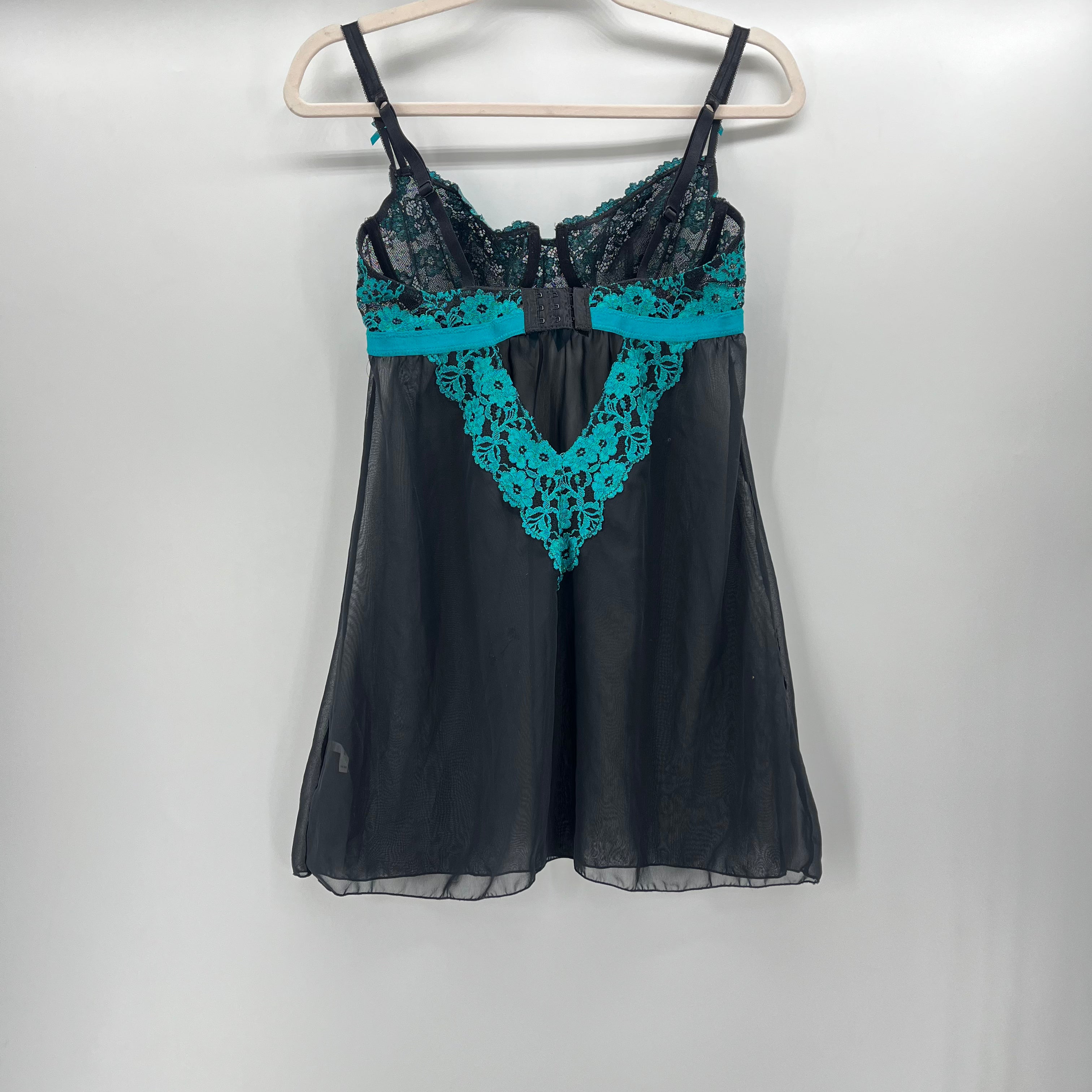 Nuisette RougeGorge Noir