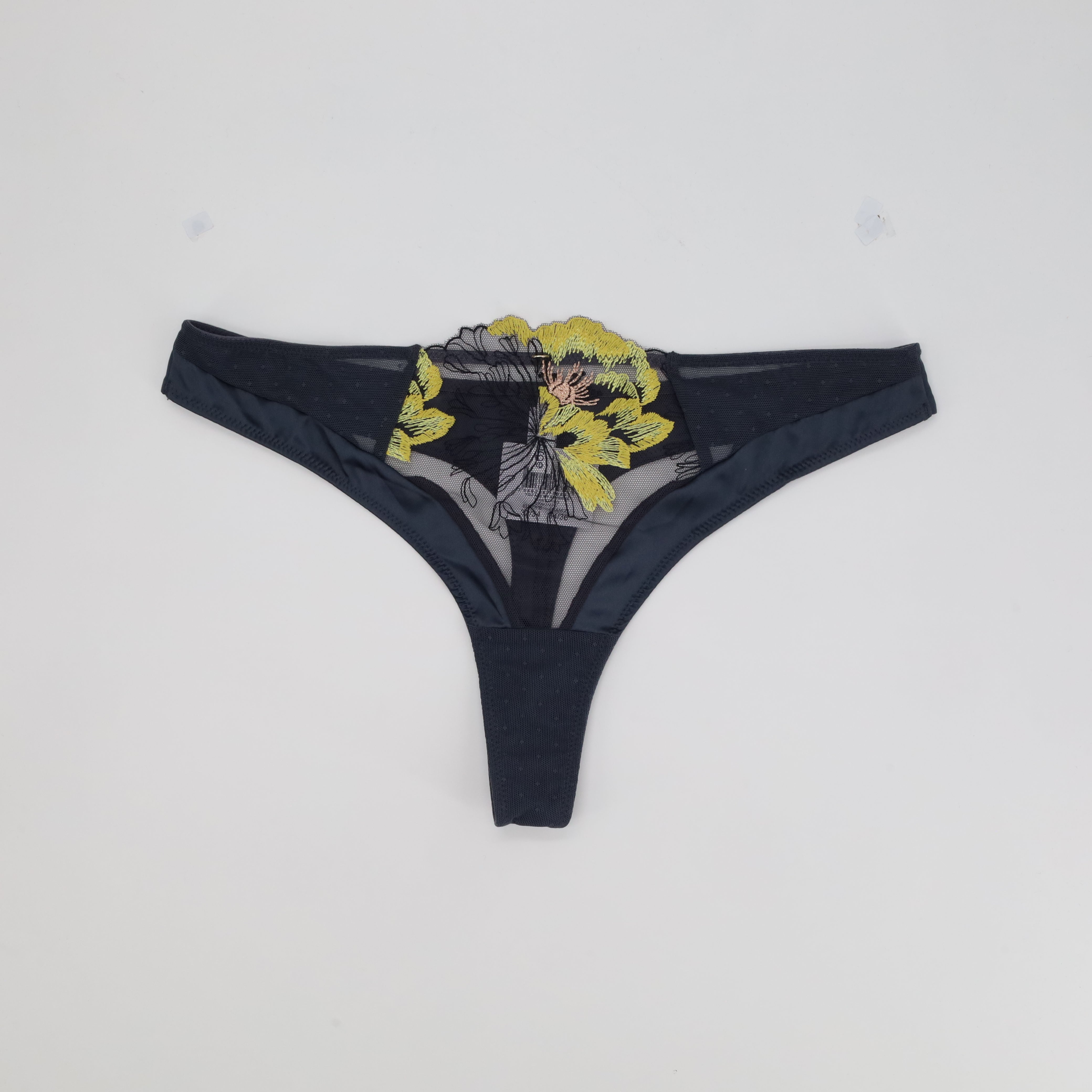 String RougeGorge Gris