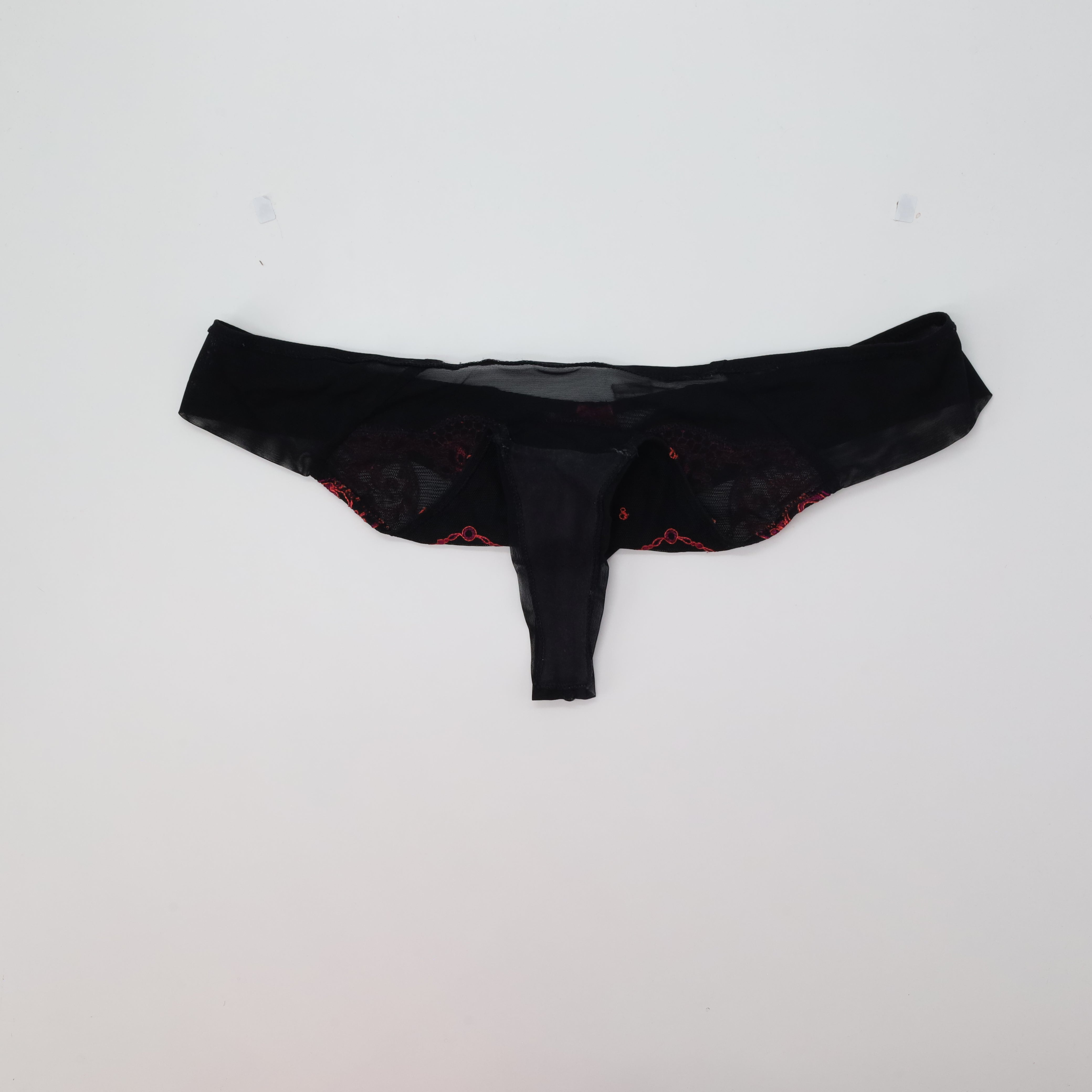 String Lise Charmel Noir